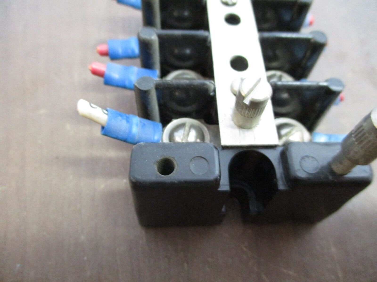 Marathon Terminal Block 1504 SC 72769 75A 600V *Missing (1) Screw* Used