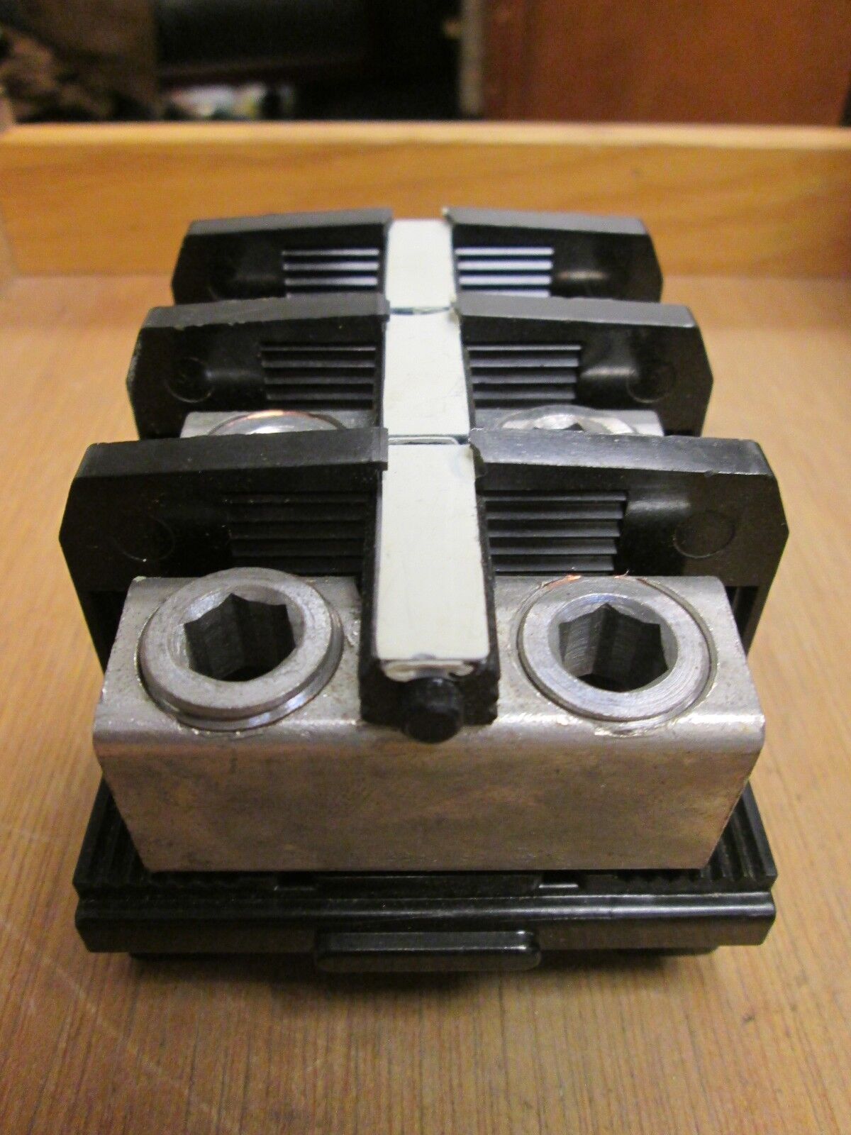 Buchanan Power Distribution Block Line 250MCM Load 250MCM 3P Used