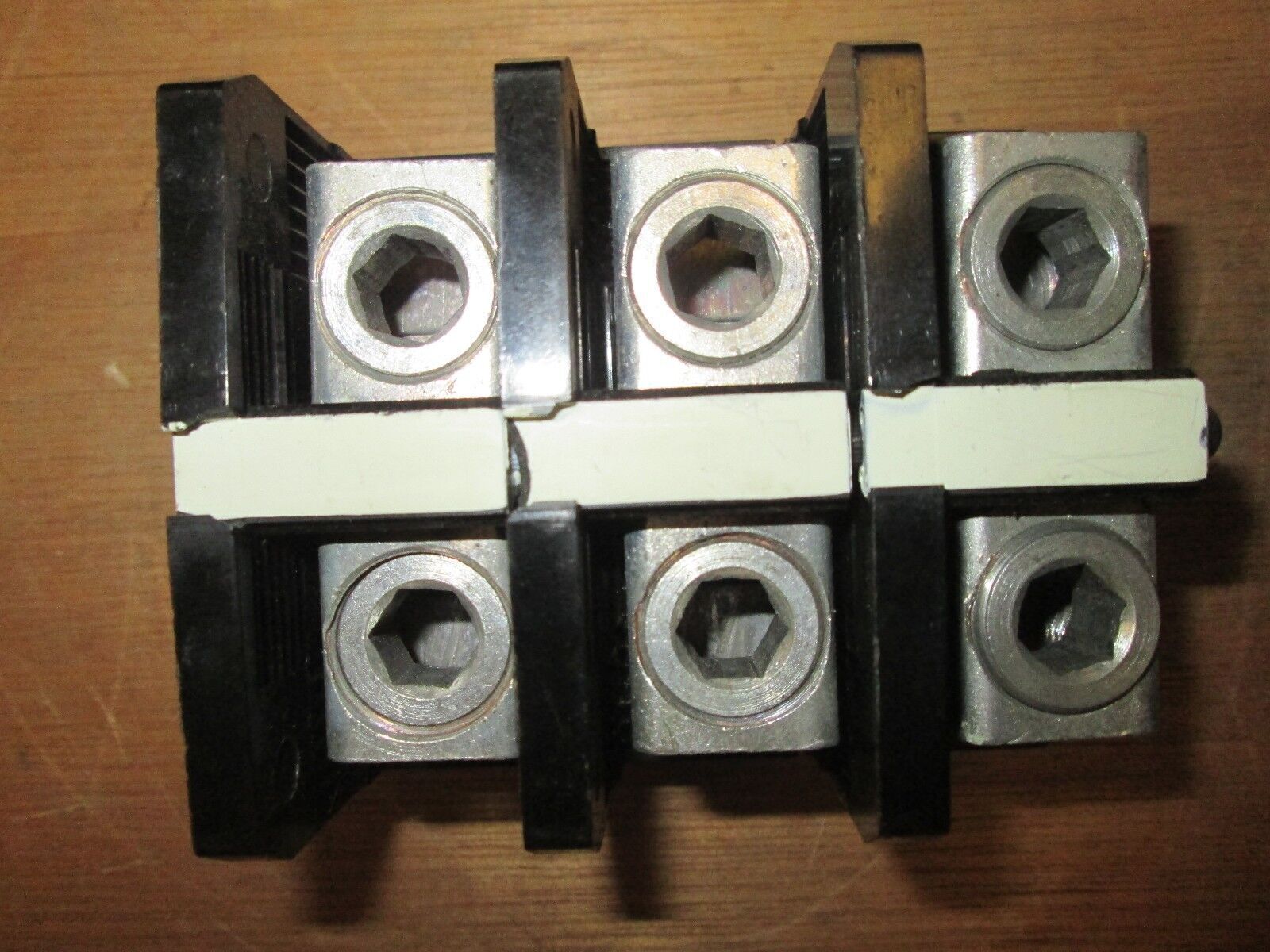 Buchanan Power Distribution Block Line 250MCM Load 250MCM 3P Used