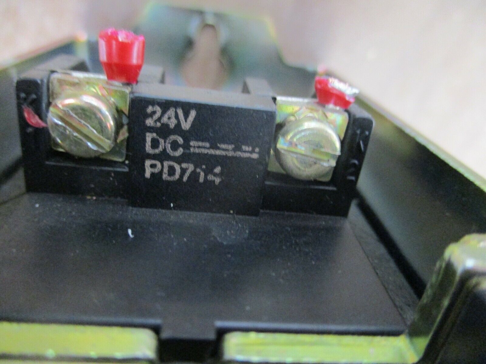 Allen-Bradley DC Relay 700DC-P400Z24 Ser. A 24VDC Coil 600V Used