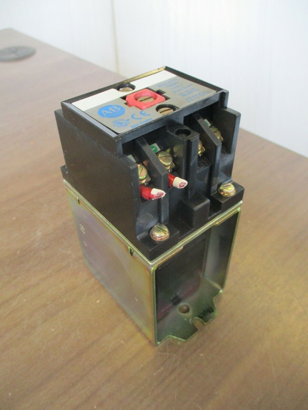 Allen-Bradley DC Relay 700DC-P400Z24 Ser. A 24VDC Coil 600V Used