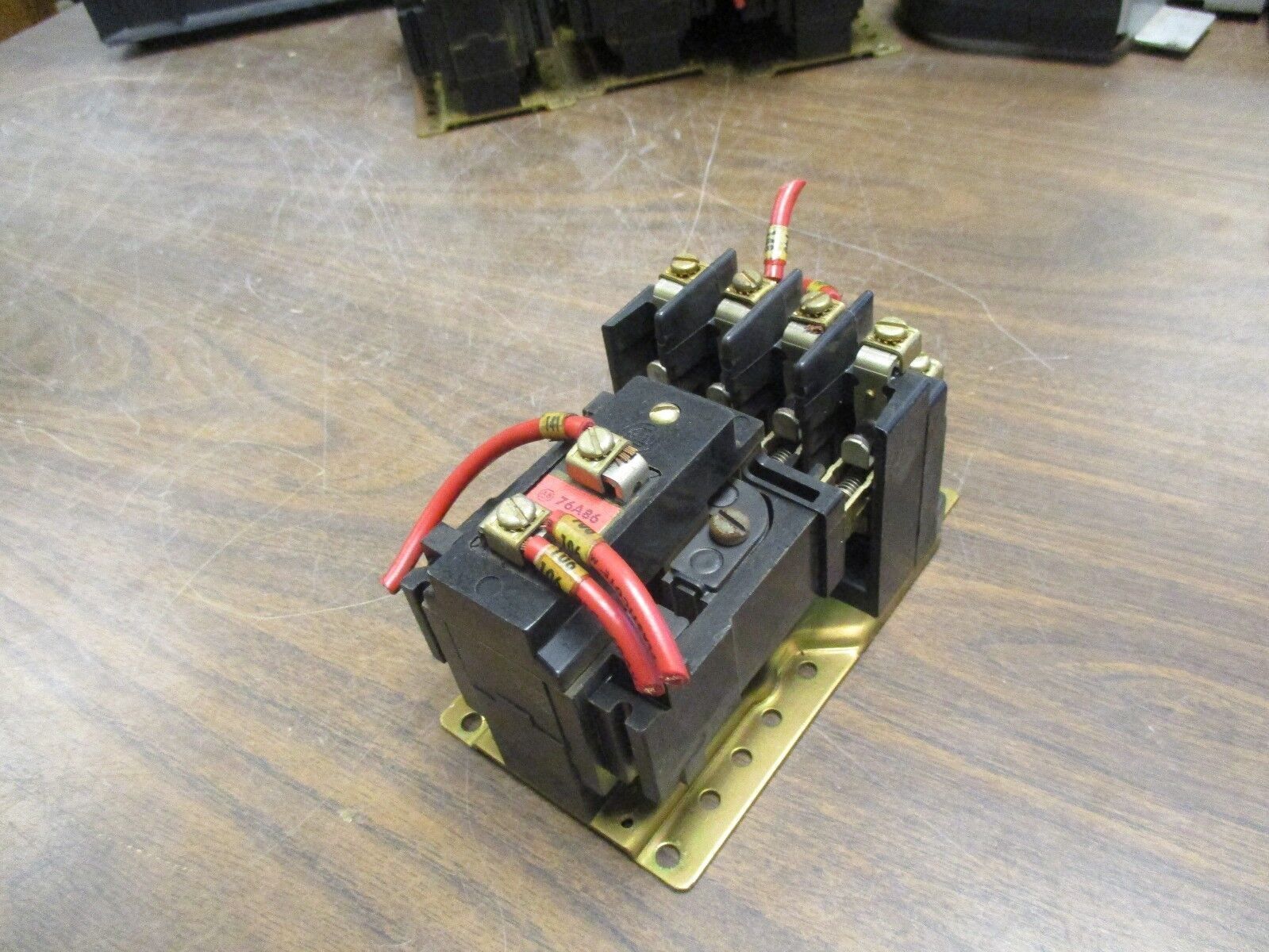 Allen-Bradley Control Relay BR-400 10A 600V 120V Coil Used