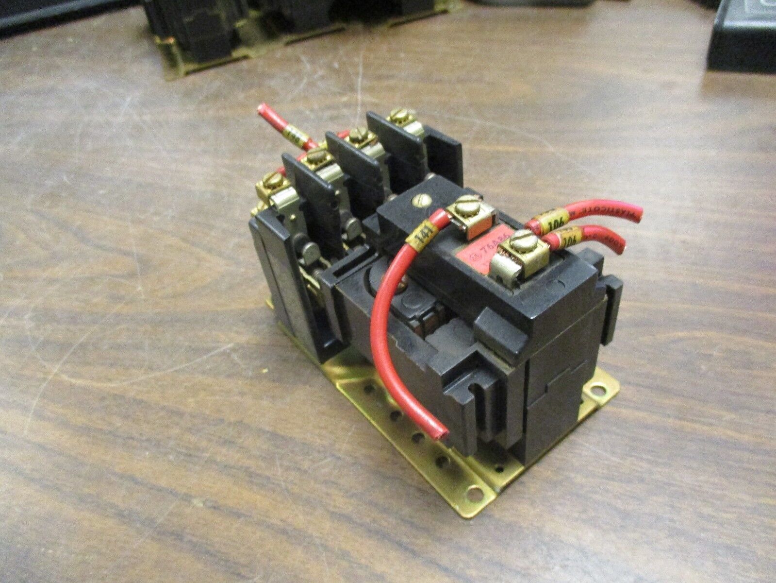Allen-Bradley Control Relay BR-400 10A 600V 120V Coil Used