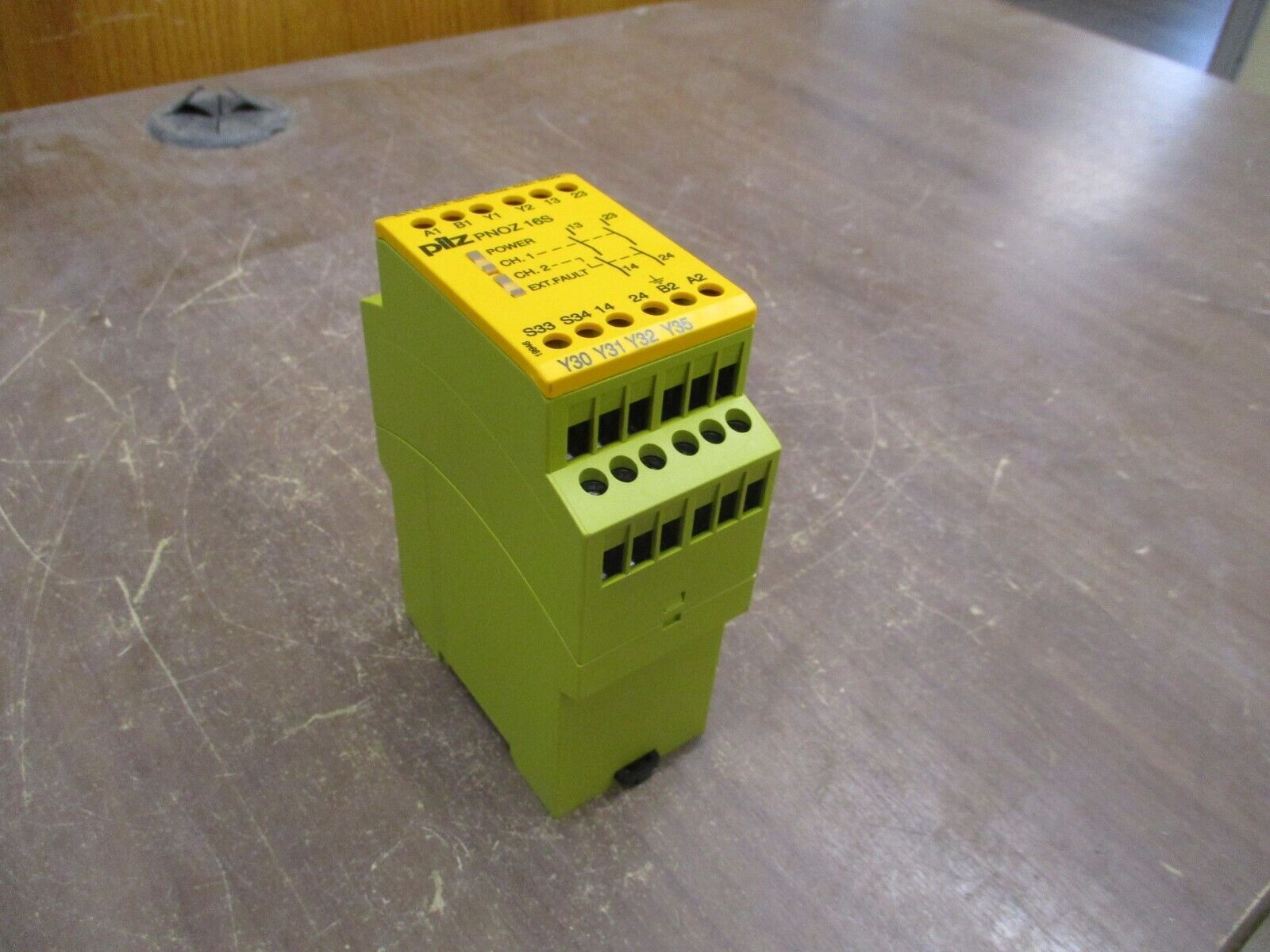 Pliz Safety Relay 774070 PNOZ 16S 24VAC 24VDC 2 n/o 2so Used