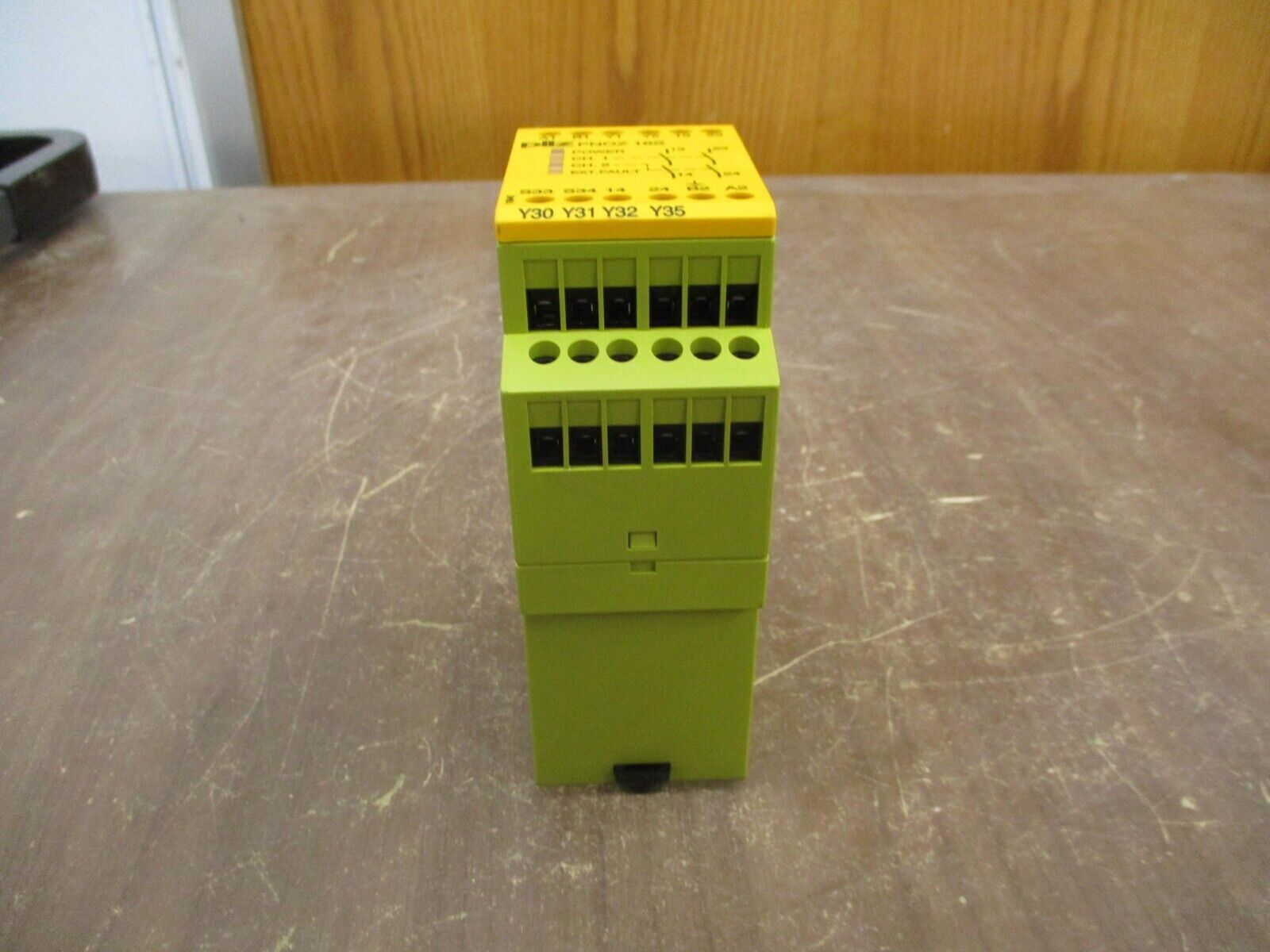 Pliz Safety Relay 774070 PNOZ 16S 24VAC 24VDC 2 n/o 2so Used