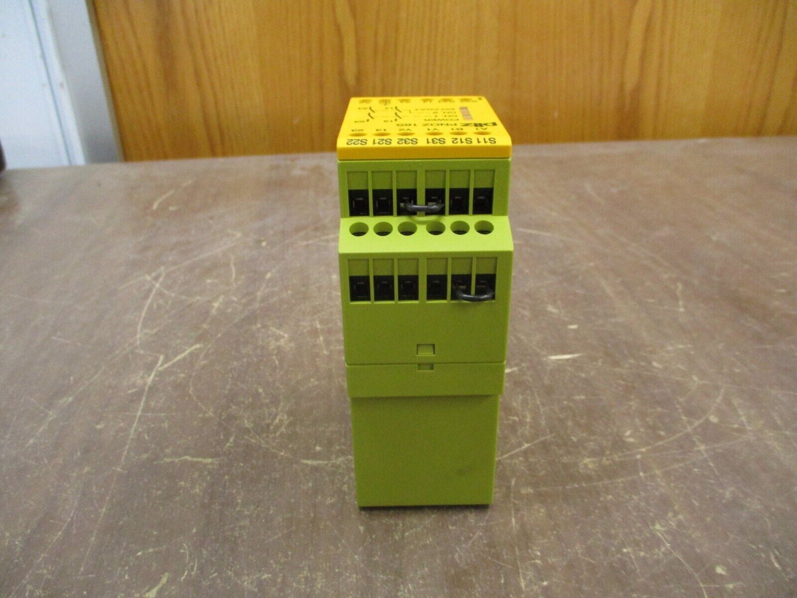 Pliz Safety Relay 774070 PNOZ 16S 24VAC 24VDC 2 n/o 2so Used