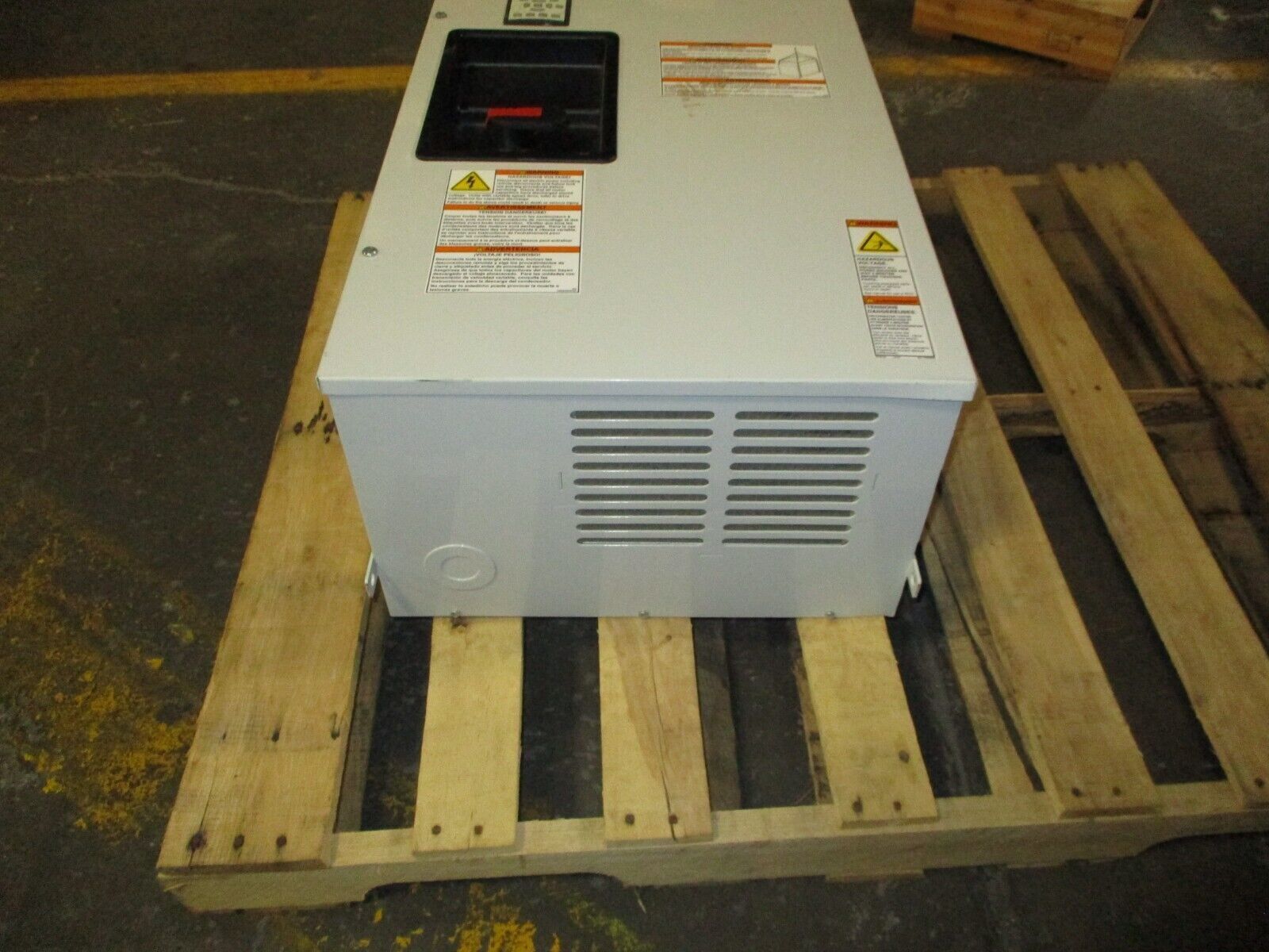 Trane TR200 AC Drive 177U0871 10HP 3Ph w/ Keypad Used