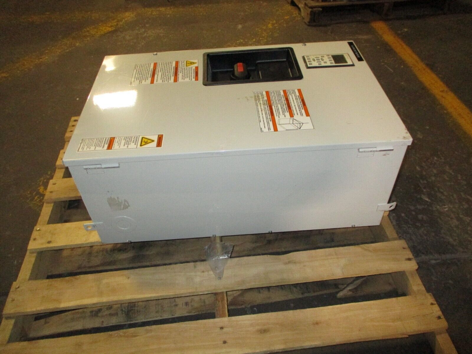 Trane TR200 AC Drive 177U0871 10HP 3Ph w/ Keypad Used