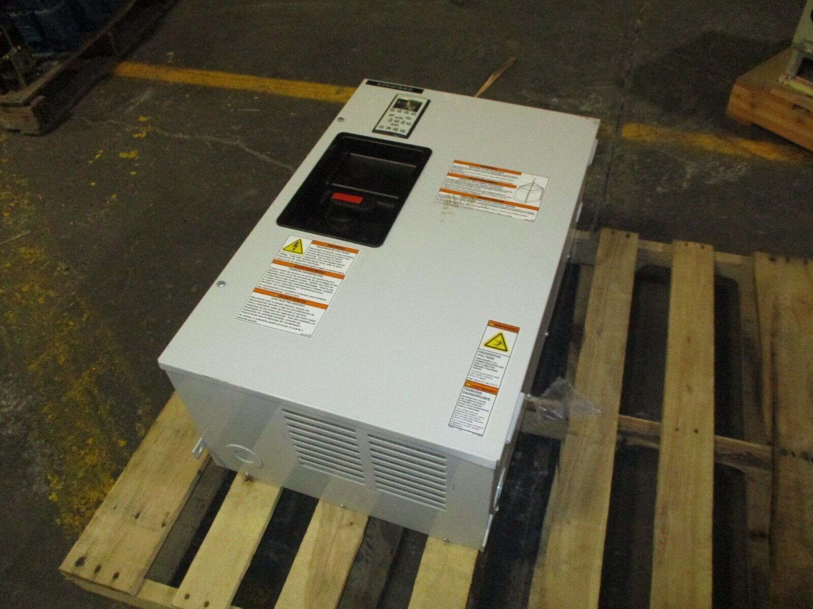 Trane TR200 AC Drive 177U0871 10HP 3Ph w/ Keypad Used