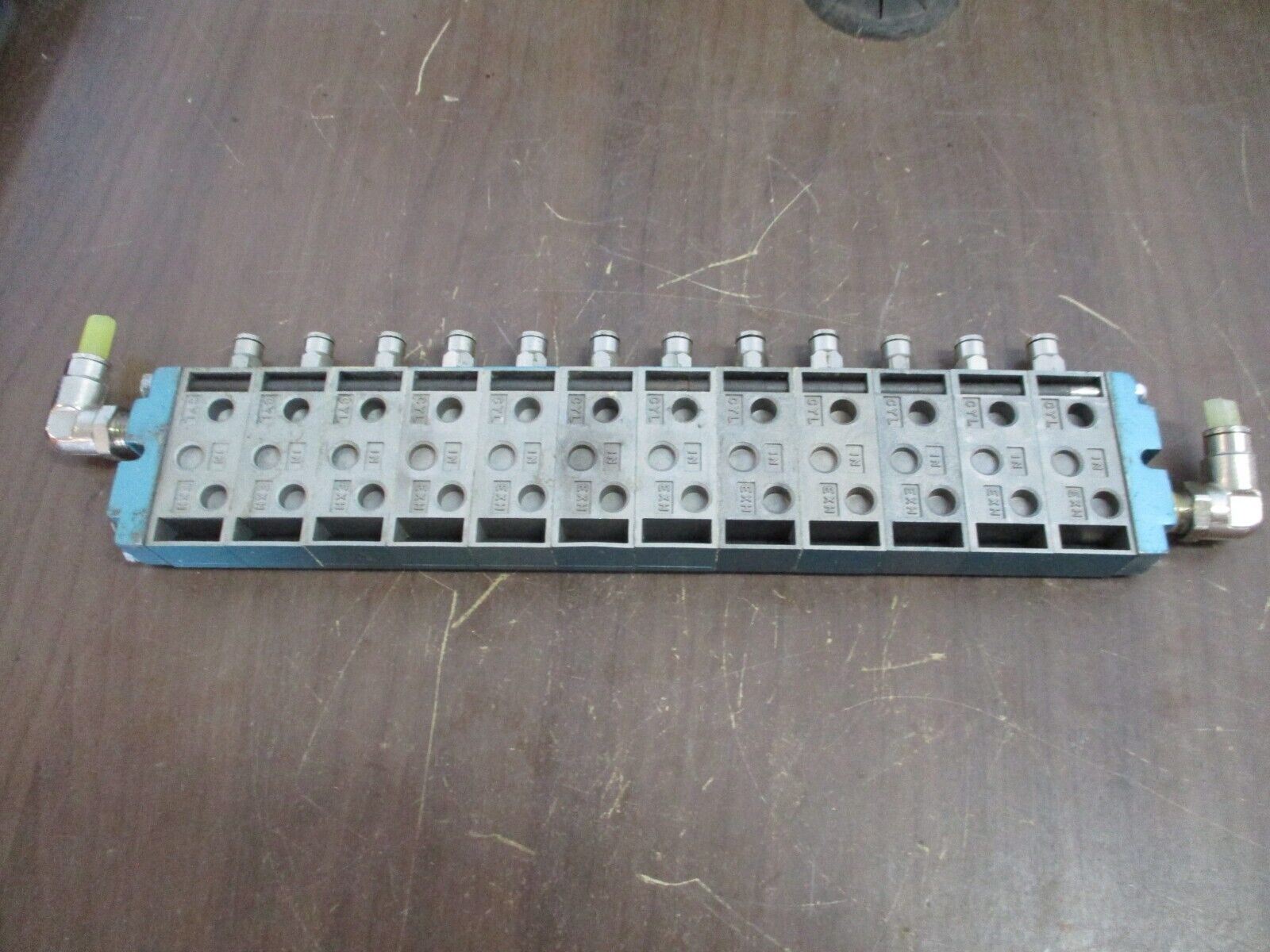 MAC Valve Manifold 12-Slot Used