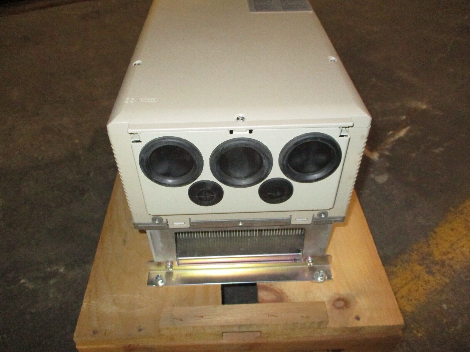 Yaskawa Z1000 AC Drive CIMR-ZU2A0075FAA Rev. A 25HP 3Ph w/ Keypad Used
