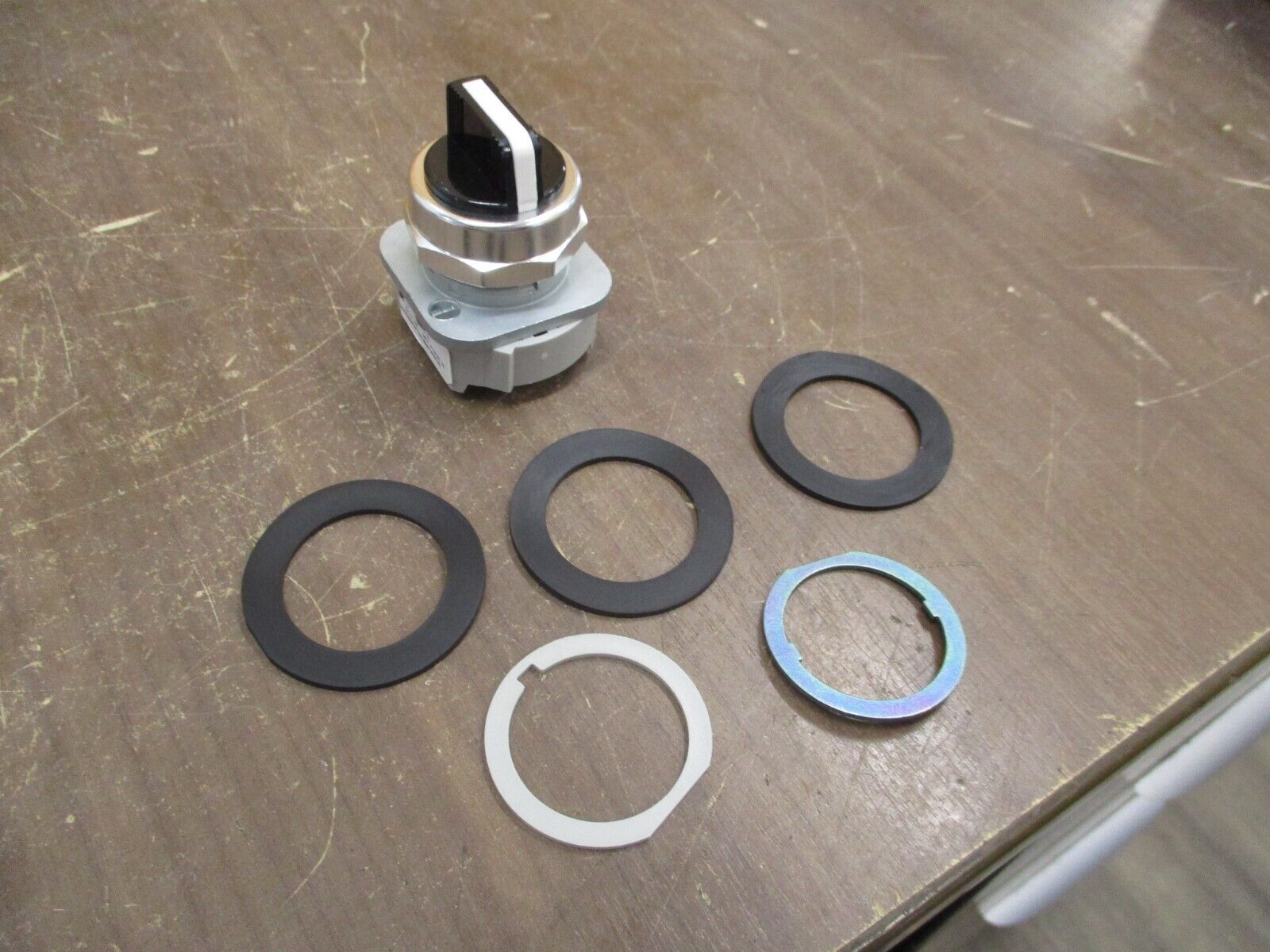 Allen-Bradley Selector Switch 800T-J91 Ser. U 3-Position New Surplus