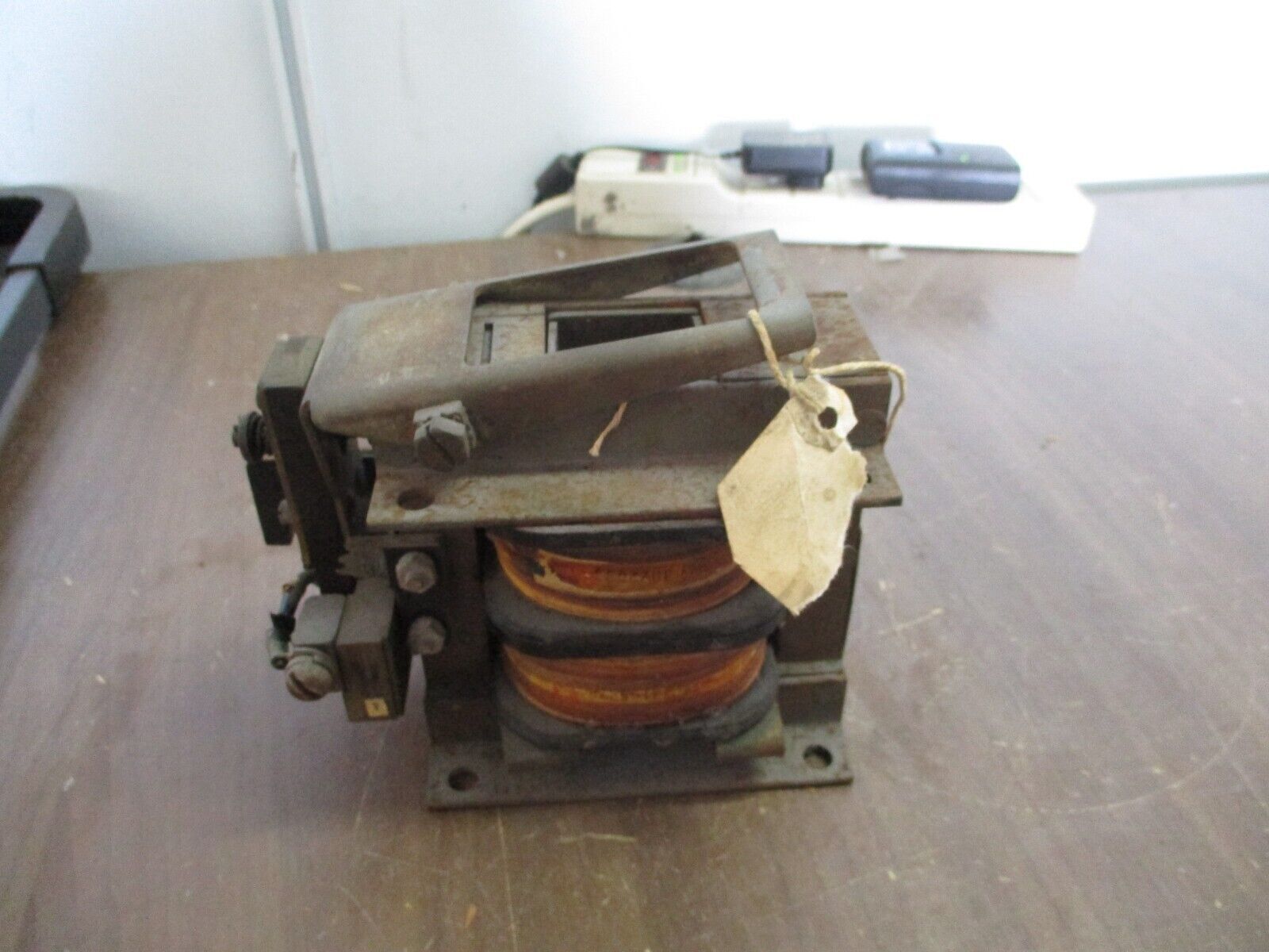 GE CR9503-206B Solenoid 4986335-AF1 125VDC Used