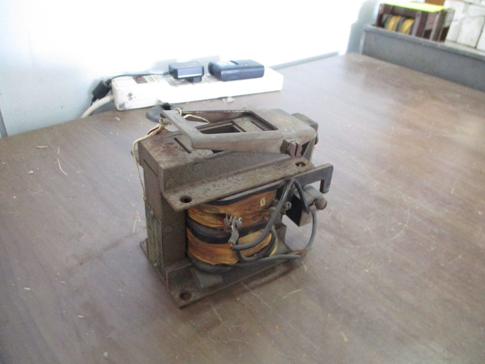 GE CR9503-206B Solenoid 4986335-AF1 125VDC Used