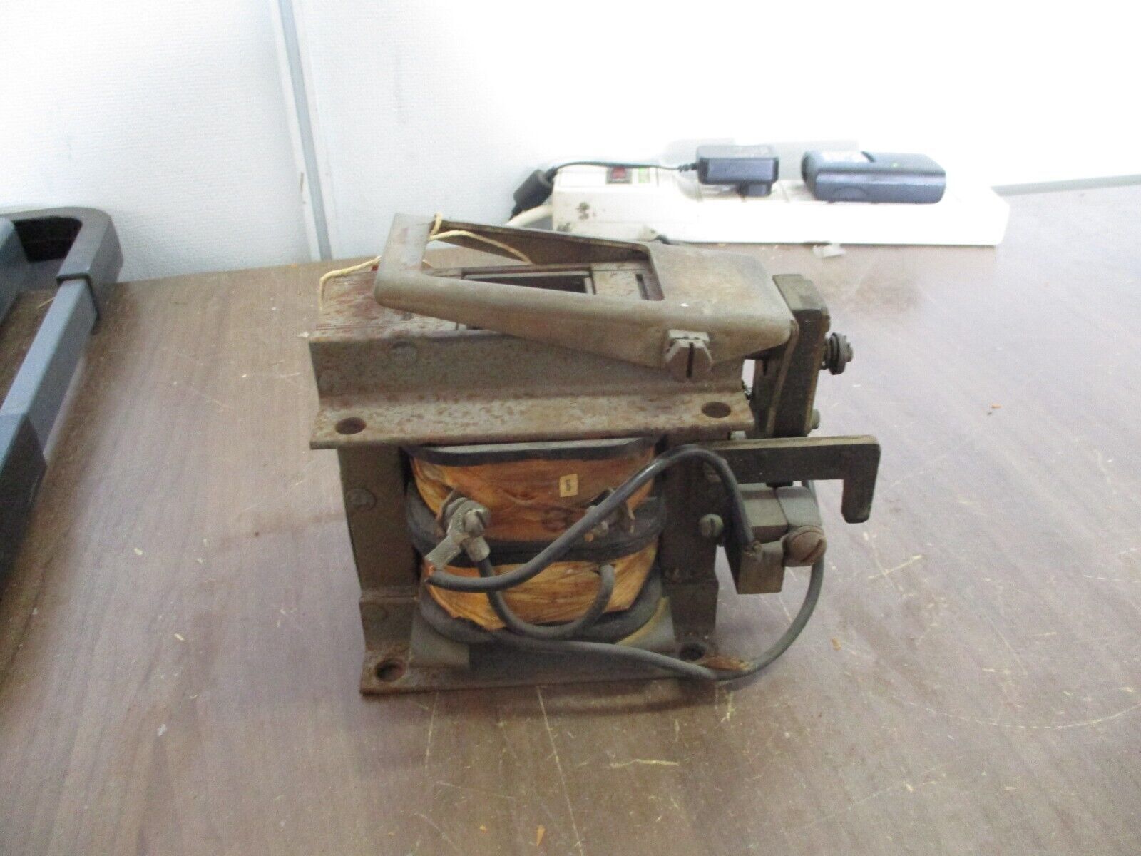 GE CR9503-206B Solenoid 4986335-AF1 125VDC Used