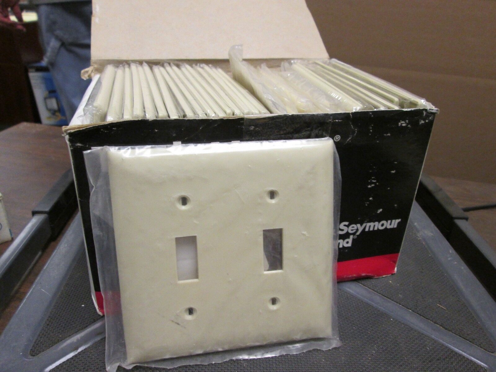 Wall Plate 2 Gang 2 Toggle *Lot of 30* New Surplus