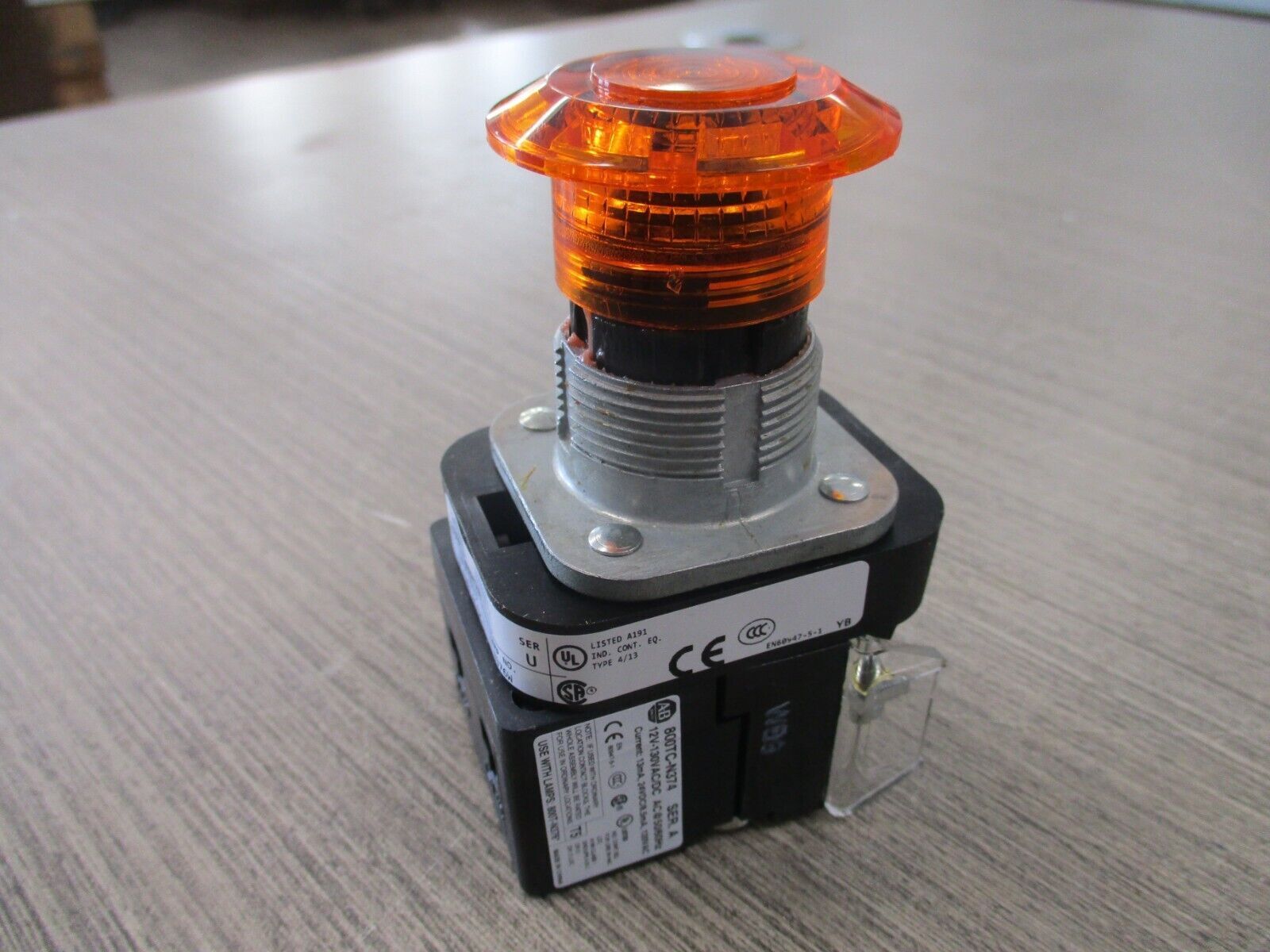 Allen-Bradley Illuminated Push Button 800T-QMBH2A Ser. U Amber New Surplus
