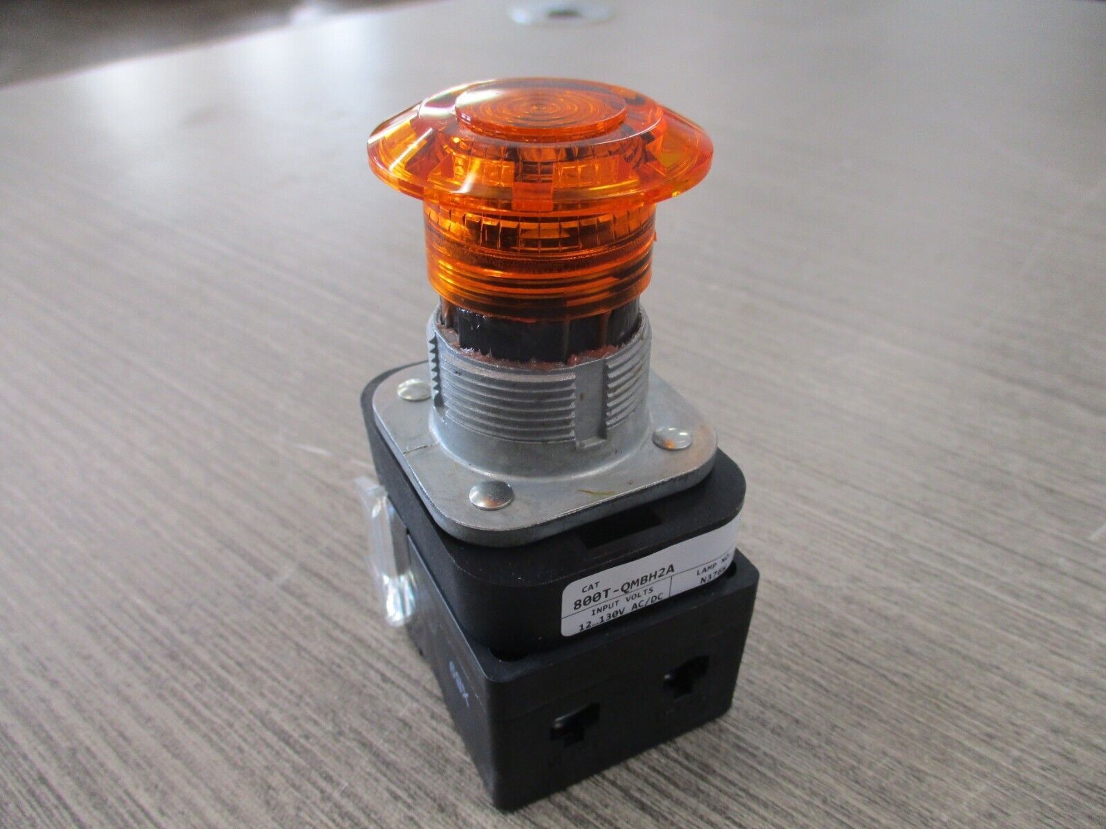 Allen-Bradley Illuminated Push Button 800T-QMBH2A Ser. U Amber New Surplus