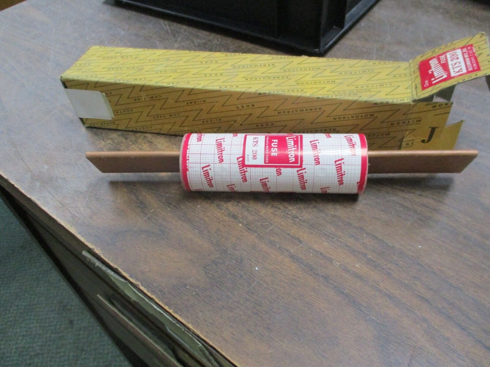 LIMITRON KTS200 FUSE KTS 200 600 VOLT 200 AMP KTS New Surplus