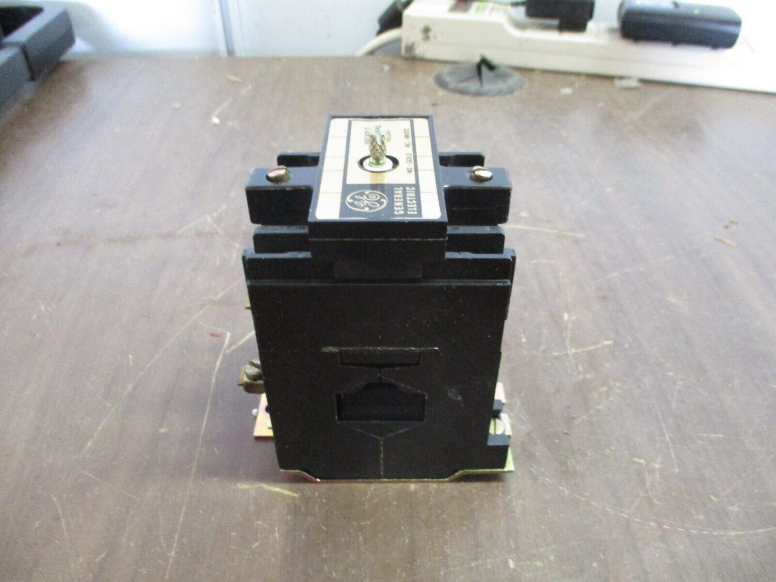 GE Industrial Relay CR120B01122 120V Coil 10A 600V New Surplus