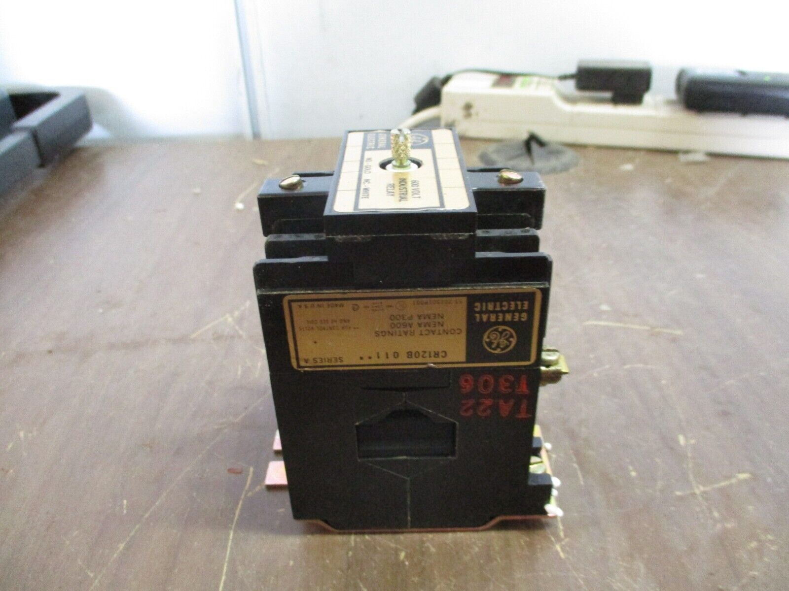 GE Industrial Relay CR120B01122 120V Coil 10A 600V New Surplus