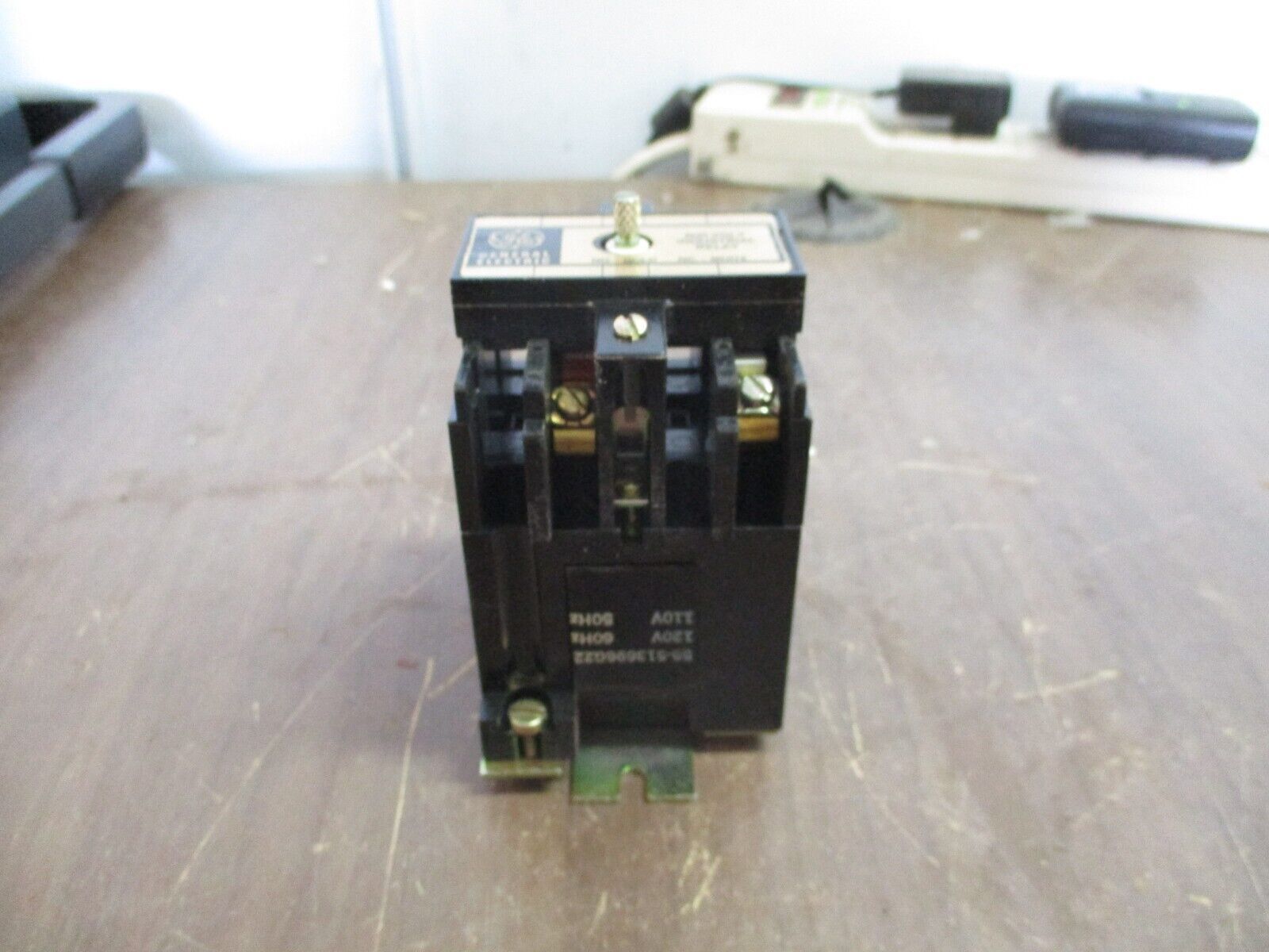 GE Industrial Relay CR120B01122 120V Coil 10A 600V New Surplus