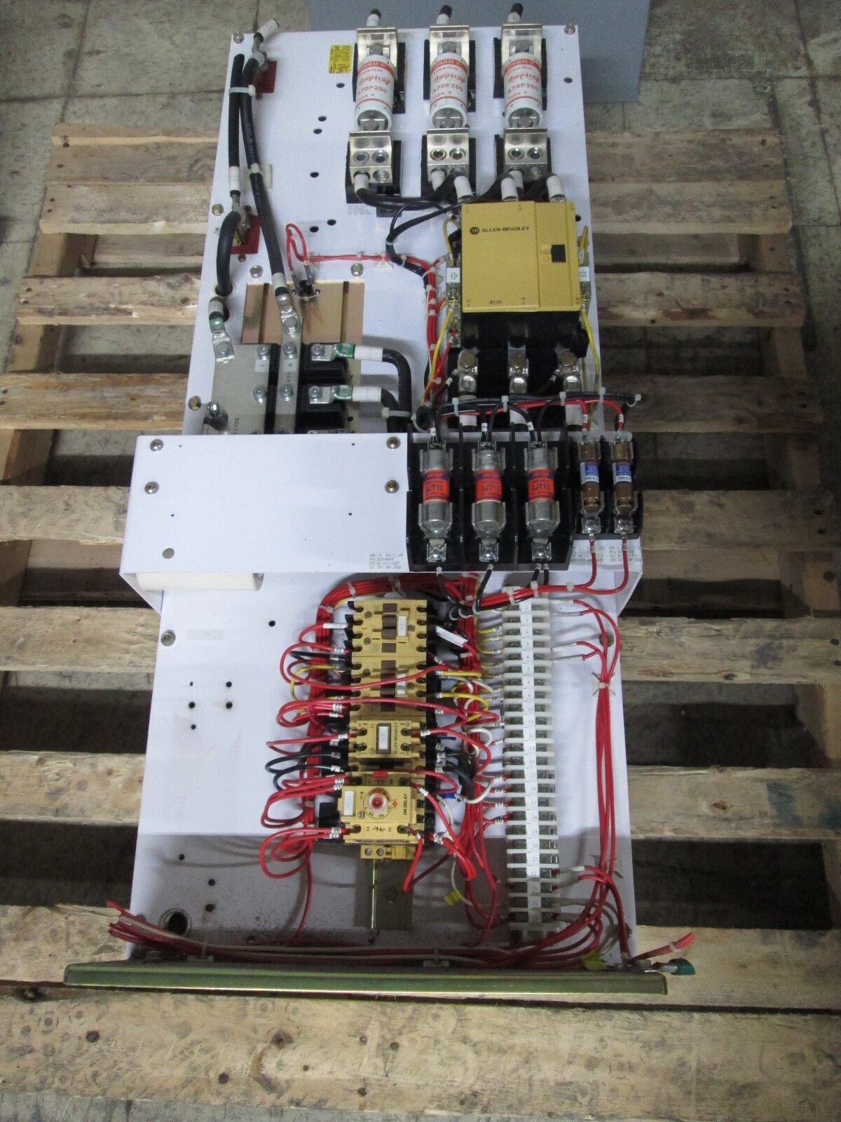 Allen-Bradley Power Supply 100-B110N*3 200A Fuses 110A Contact Used