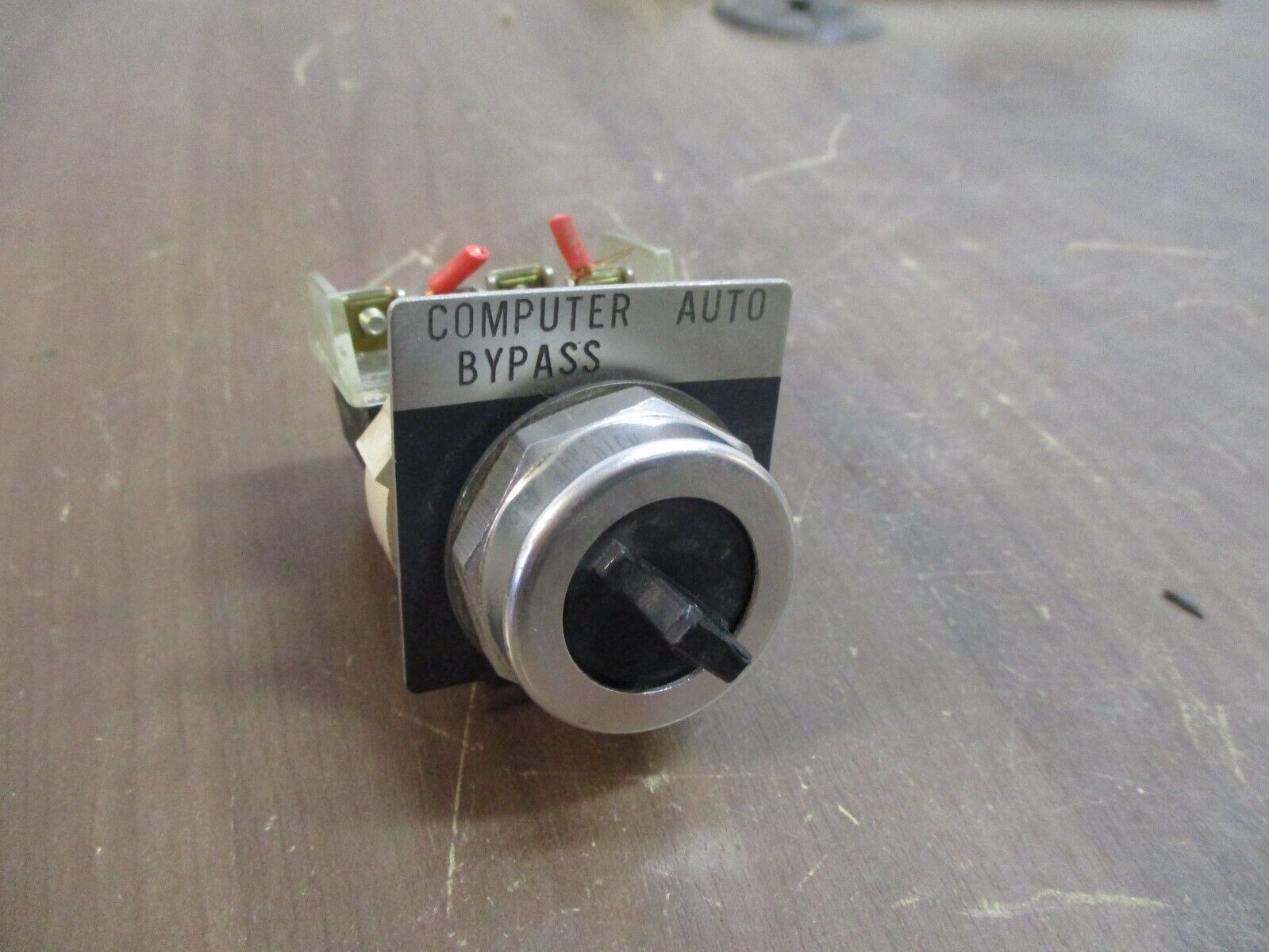 Allen-Bradley Selector Switch 800T-H2 Ser. T Nema Type 4, 13 Used