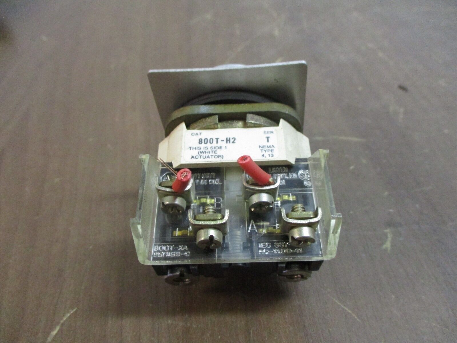 Allen-Bradley Selector Switch 800T-H2 Ser. T Nema Type 4, 13 Used