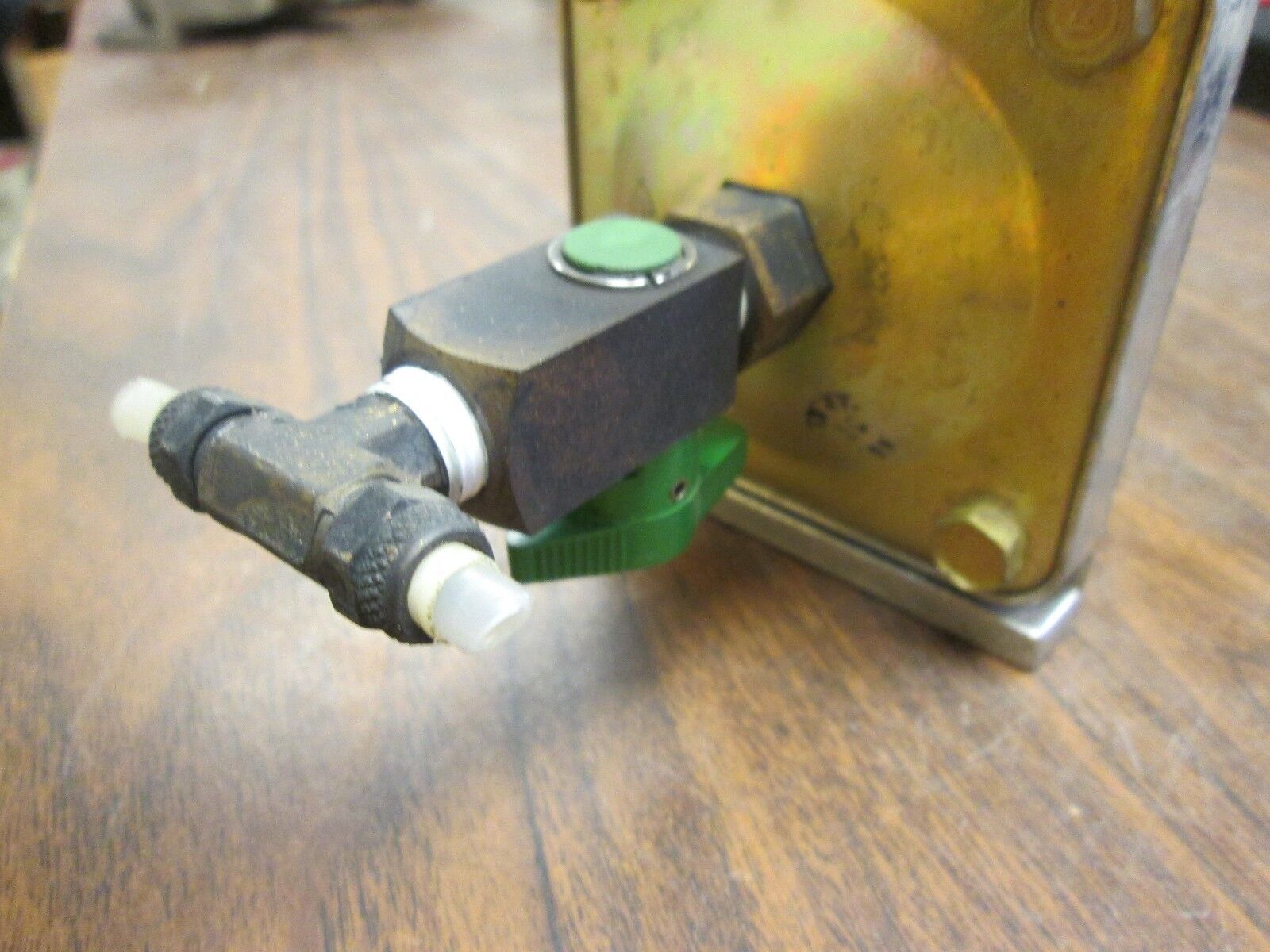 Barksdale Adjustable Pressure Switch CD2H-A3 Range: .03-3 PSI Used