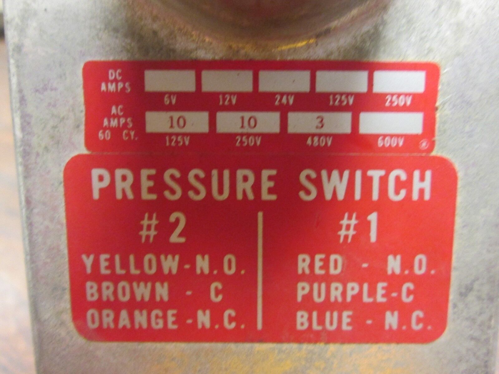 Barksdale Adjustable Pressure Switch CD2H-A3 Range: .03-3 PSI Used