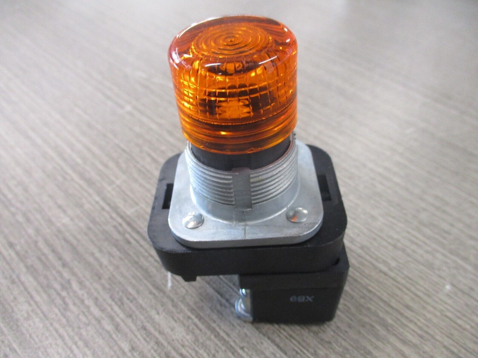 Allen-Bradley Illuminated Push Button 800T-QBH2AX Ser. U 12-130V New Surplus