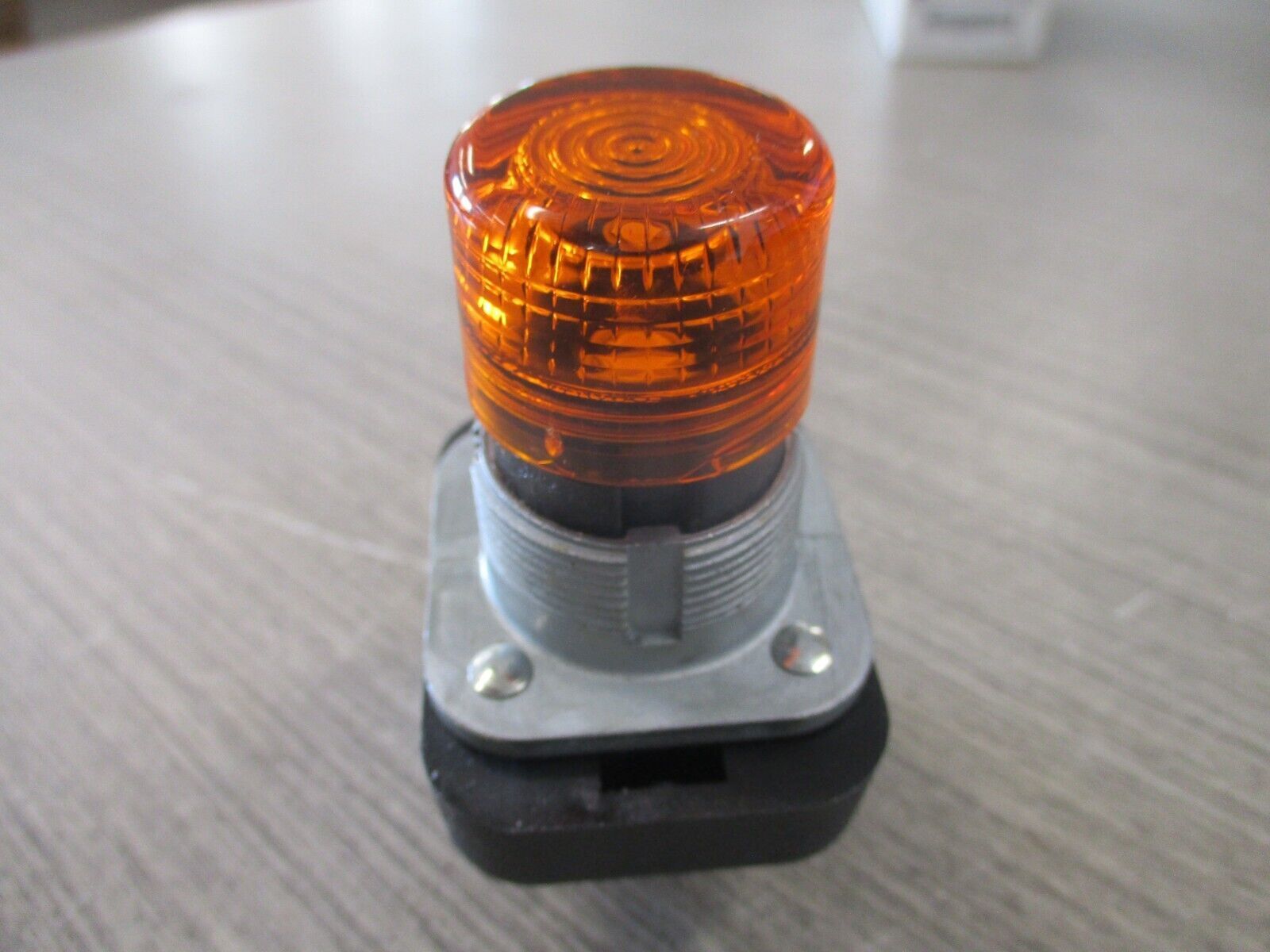 Allen-Bradley Illuminated Push Button 800T-QBH2AX Ser. U 12-130V New Surplus