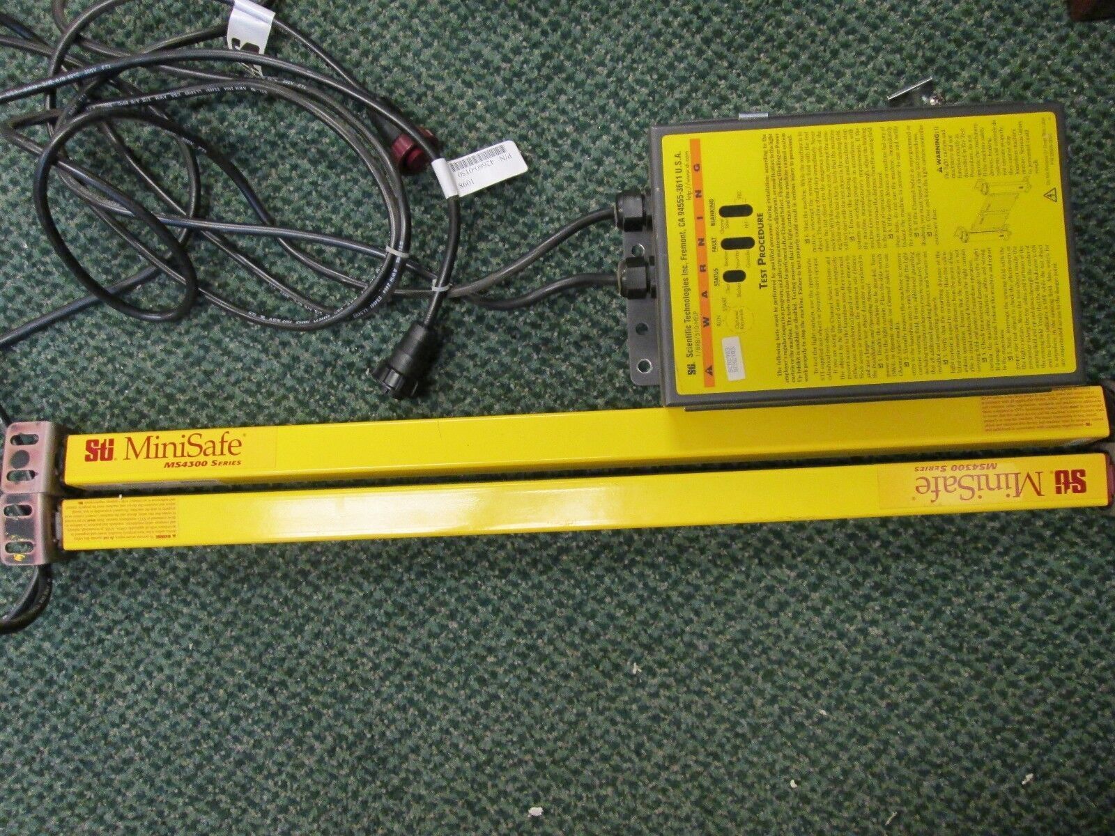 STI Light curtain with controller 70027-1000 with 2 MiniSafe MS4300 42672-0240