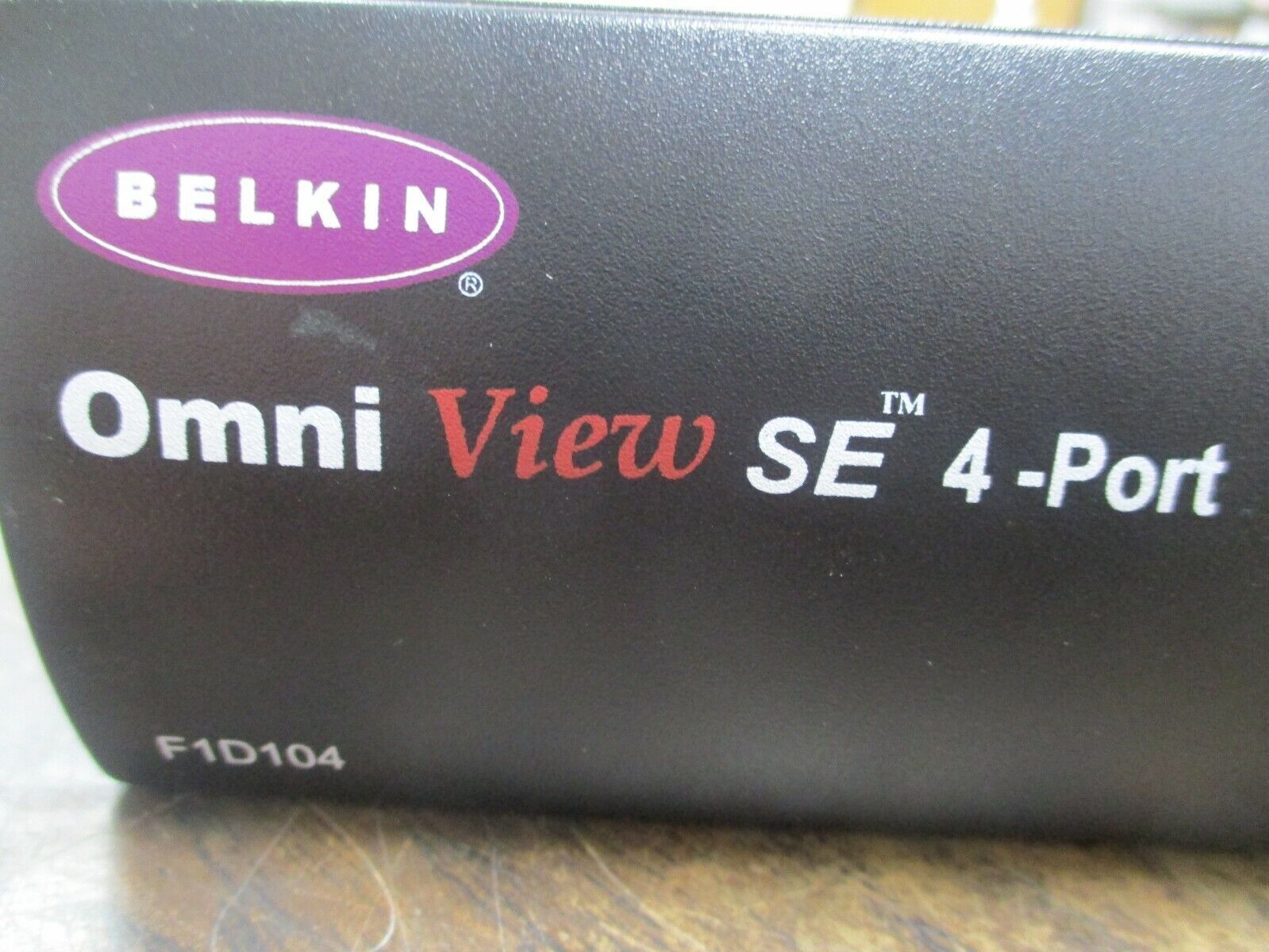 Belkin Omni View SE KVM Switch F1D104 4-Port w/ (2) Cables Used