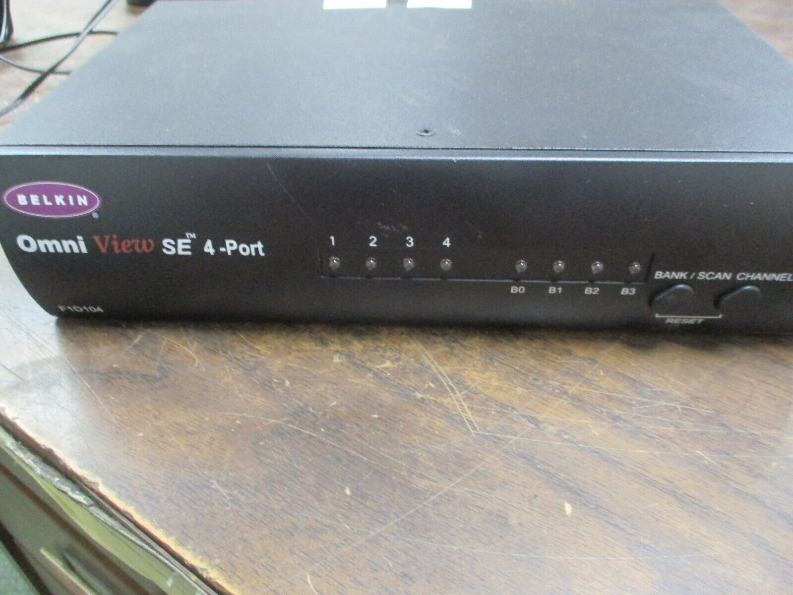 Belkin Omni View SE KVM Switch F1D104 4-Port w/ (2) Cables Used