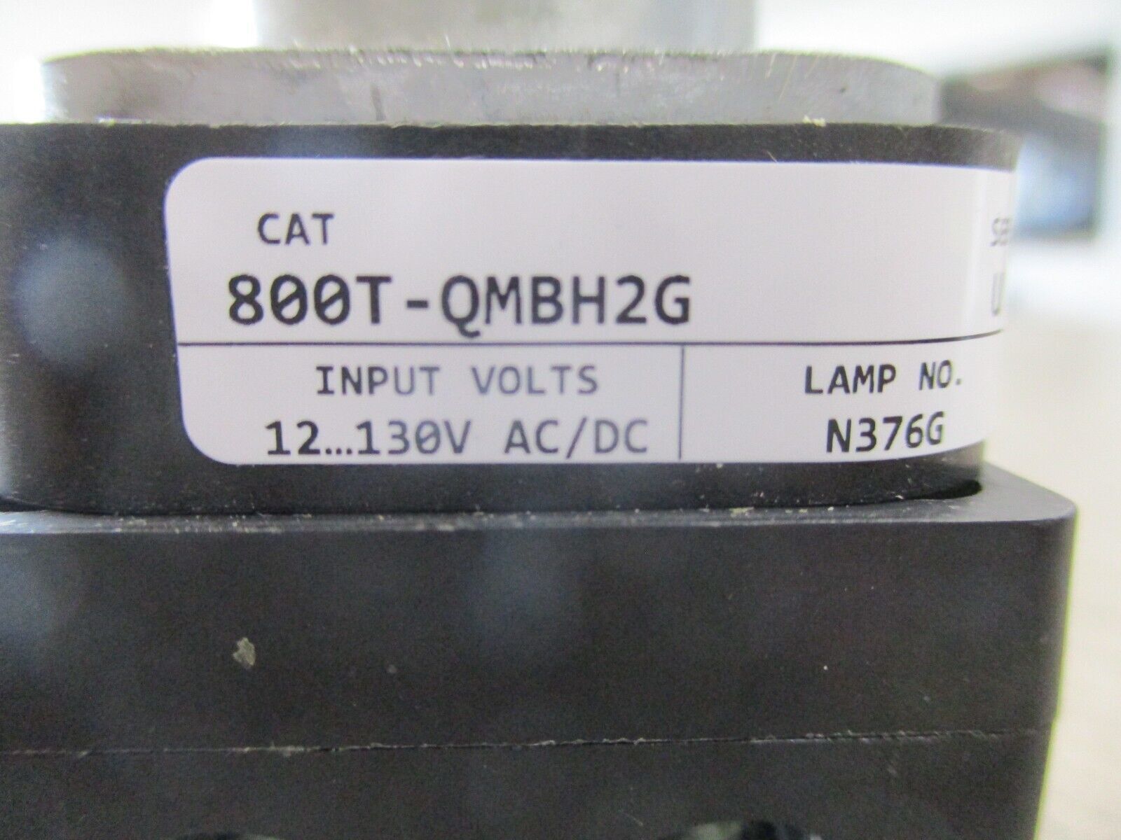 Allen-Bradley Illuminated Push Button 800T- QMBH2G Ser. U 12-130V New Surplus