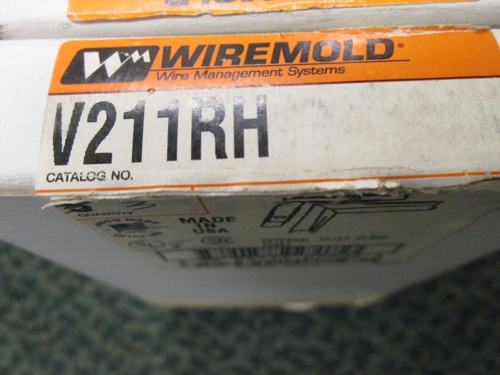 Wiremold Internal Twist Elbow V211RH *Lot of 7* New Surplus