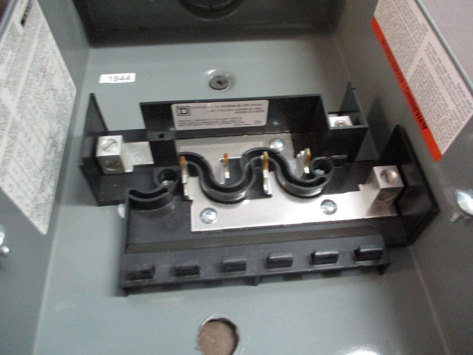 Square D Homeline 3R Load Center HOM4-8L125GRB Ser. 001 125A 120/240V 50/60Hz
