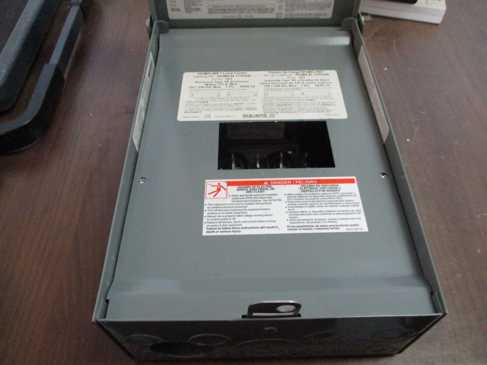 Square D Homeline 3R Load Center HOM4-8L125GRB Ser. 001 125A 120/240V 50/60Hz
