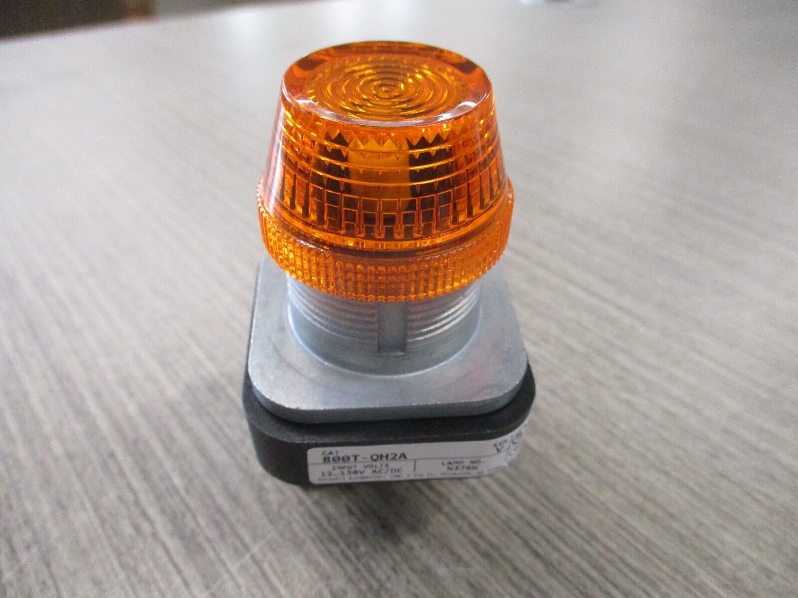 Allen-Bradley Pilot Light 800T-QH2A Ser. V Amber 12-130V New Surplus