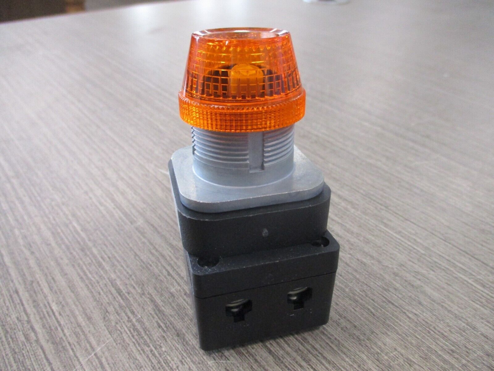 Allen-Bradley Pilot Light 800T-QH2A Ser. V Amber 12-130V New Surplus
