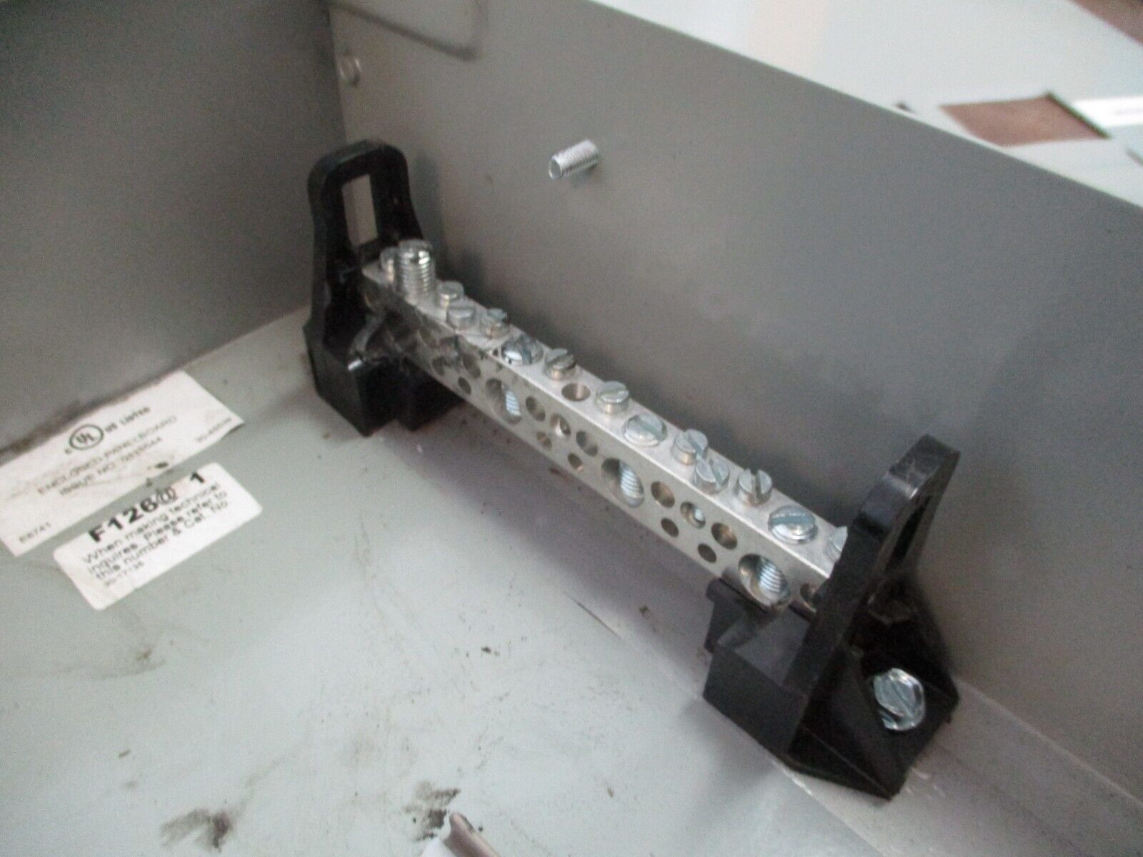 Eaton 3R Load Center CH8L125RP Ser. B 125A 120/240V 1Ph 8-Slot Used