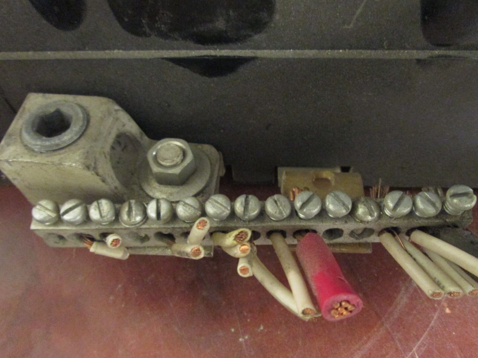 Pullout Fuse Block 200A 2P w/ Terminal Strips Used