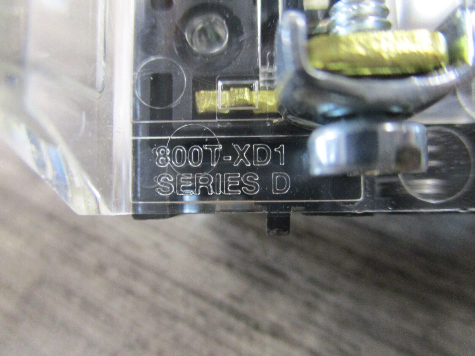 Allen-Bradley Push Button 800T-AIDI Ser. T Flush Head Green New Surplus