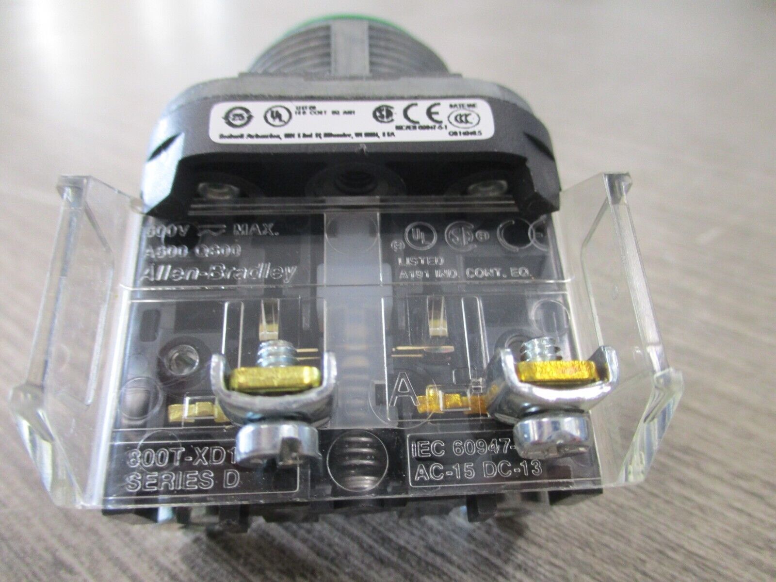 Allen-Bradley Push Button 800T-AIDI Ser. T Flush Head Green New Surplus