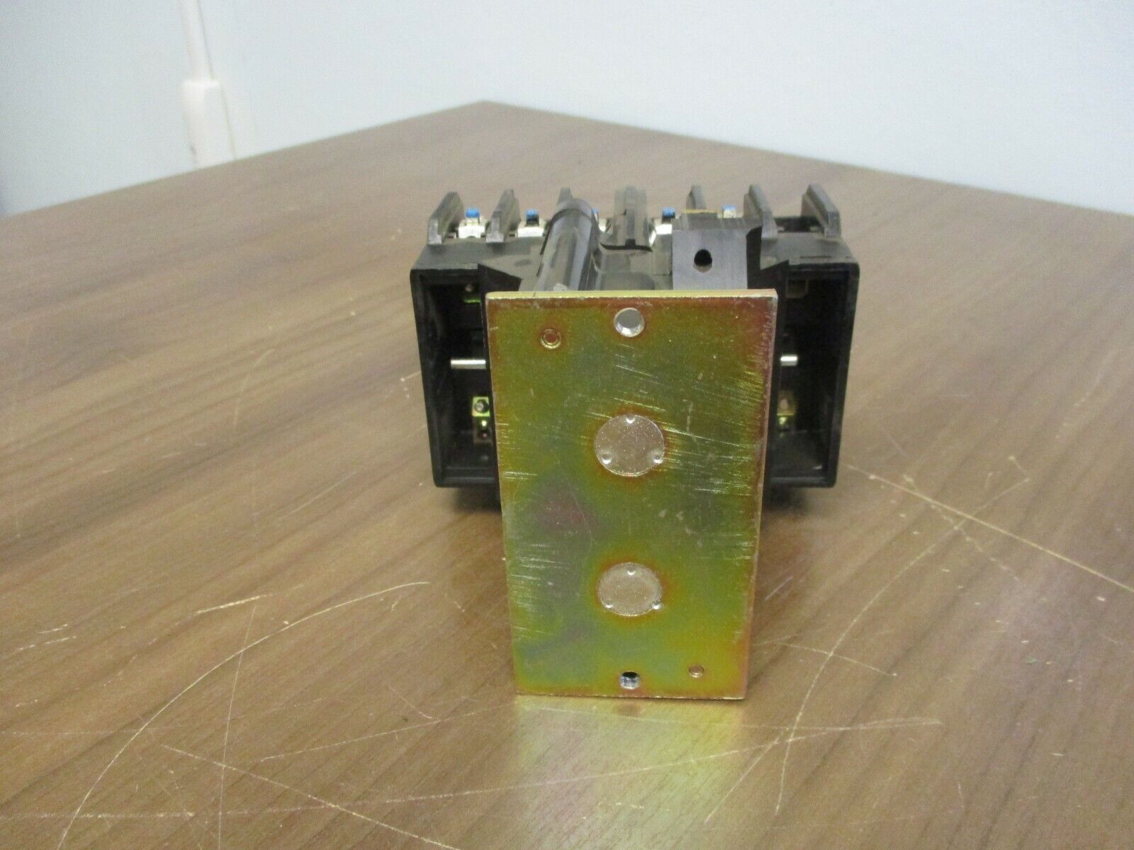 Cutler-Hammer Type AR Control Relay ARD6U 130VDC Coil 600VDC Used