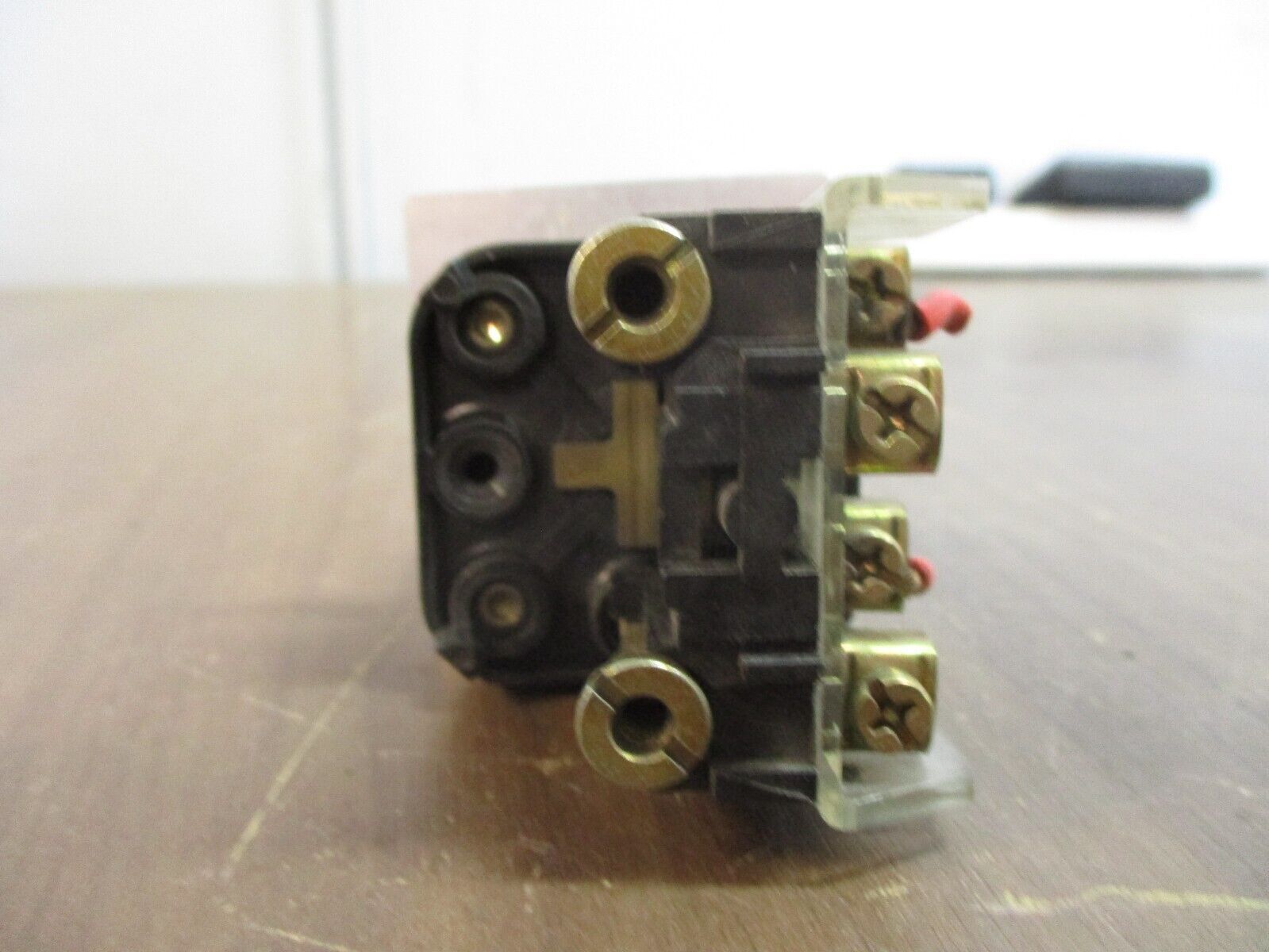 Allen-Bradley Flush Head Push Button 800T-A… Ser. T Type 4, 13 Red w/ Guard Used