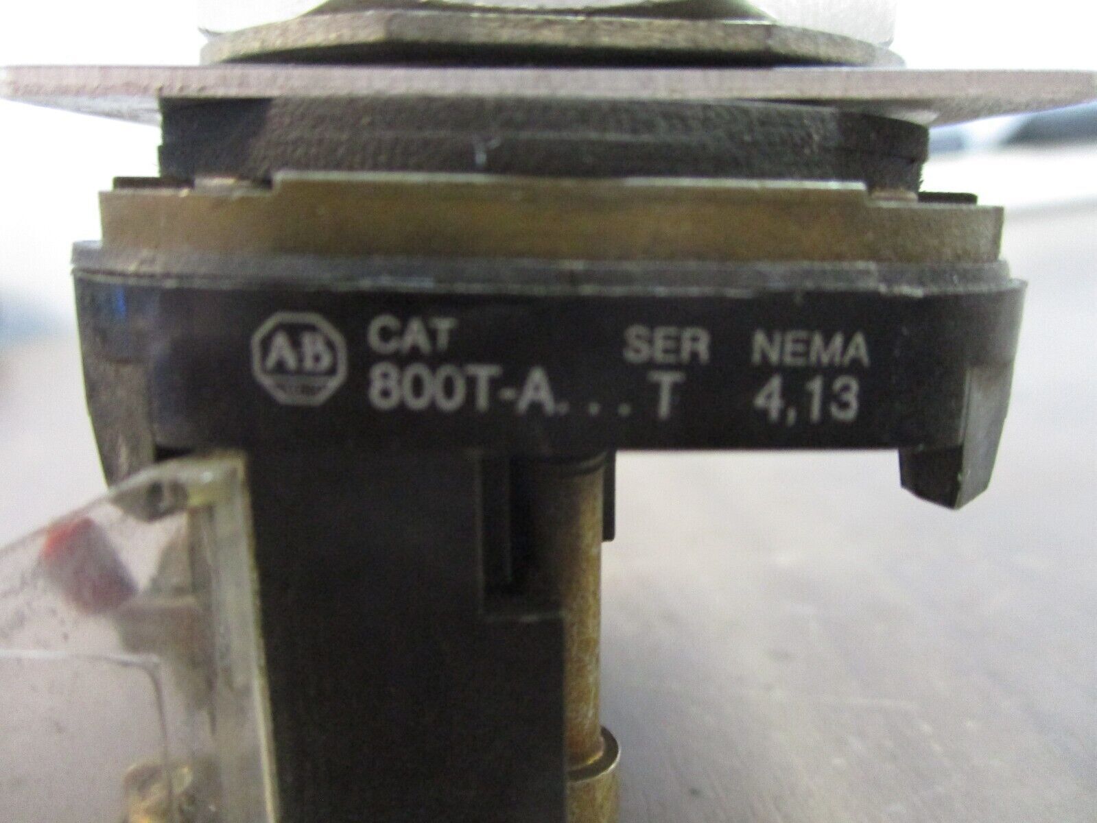 Allen-Bradley Flush Head Push Button 800T-A… Ser. T Type 4, 13 Red w/ Guard Used