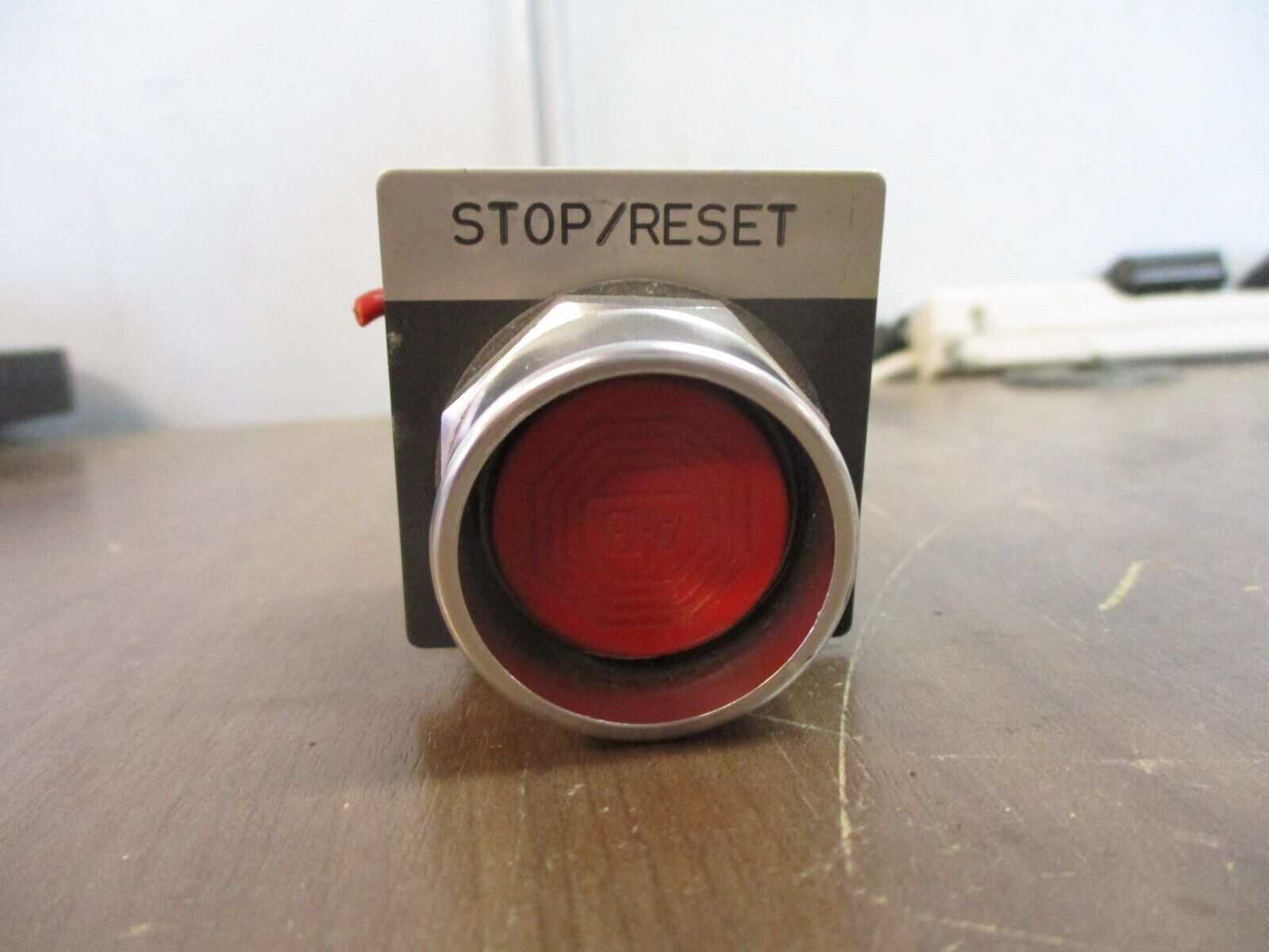 Allen-Bradley Flush Head Push Button 800T-A… Ser. T Type 4, 13 Red w/ Guard Used